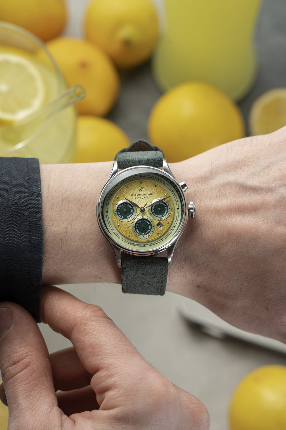 1564 Chronodate Automatic - Steel/Limoncello