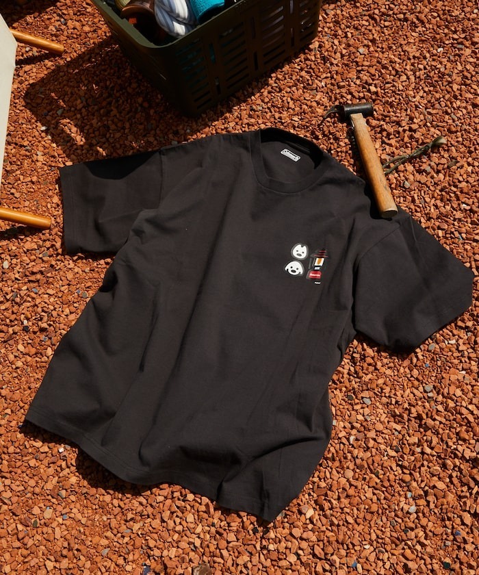 2025SS Freak's Store X Coleman X matsui 日本 插畫家 松井先生 gorori SS TEE 三方 聯名 別注款 倒在懷裡 短T 現貨 1026127000170