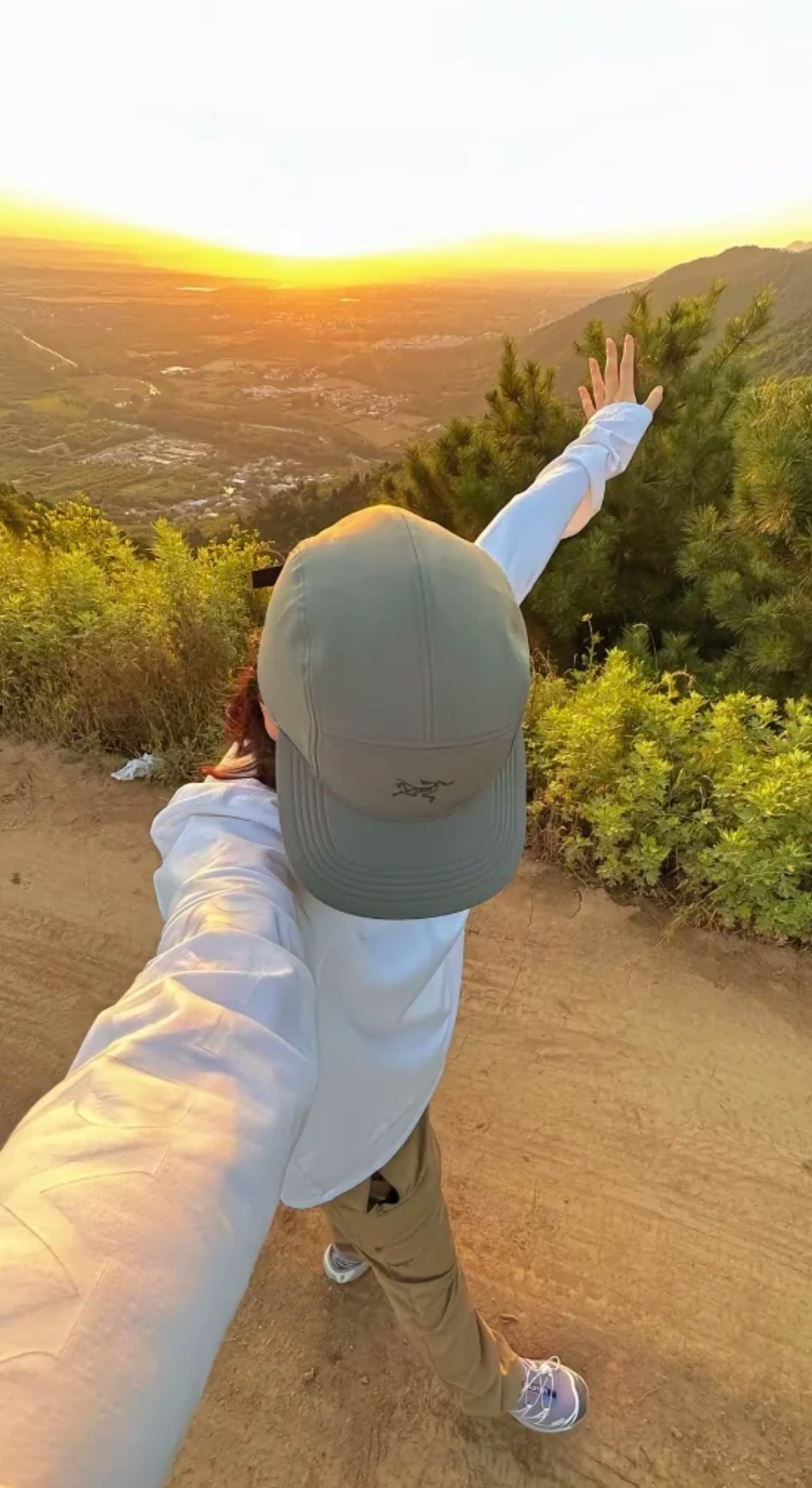 Arc’teryx 幽霧綠刺繡棒球帽