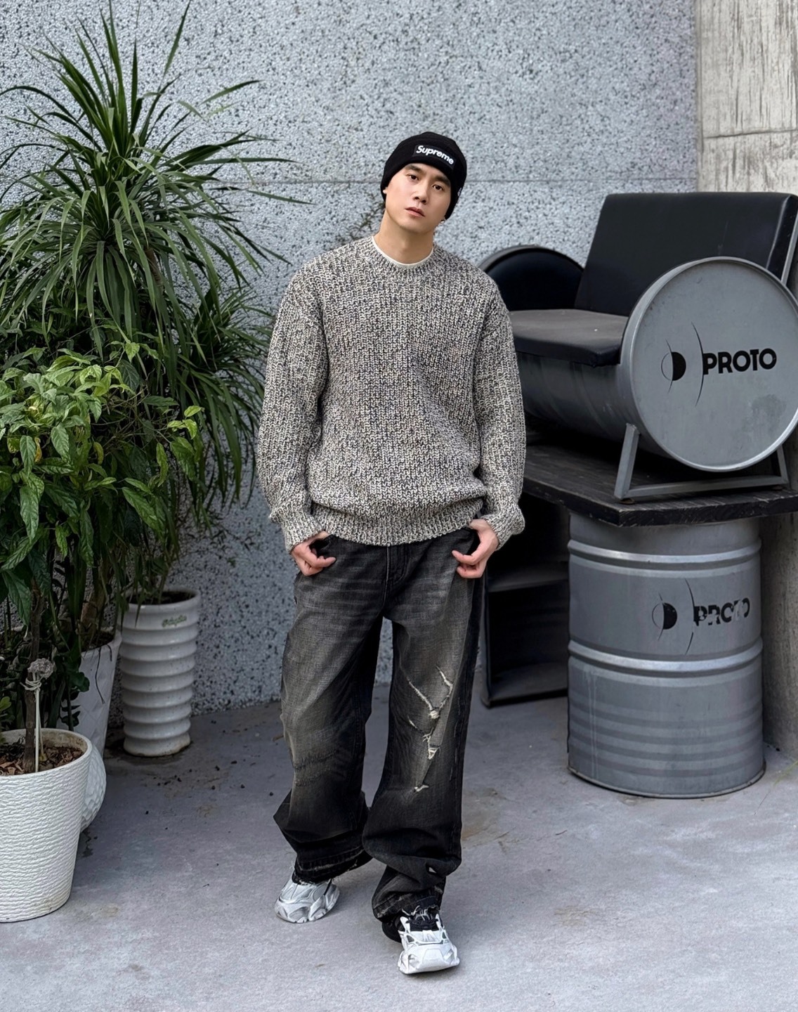 adidas XLG 灰黑跑鞋（男女同款）