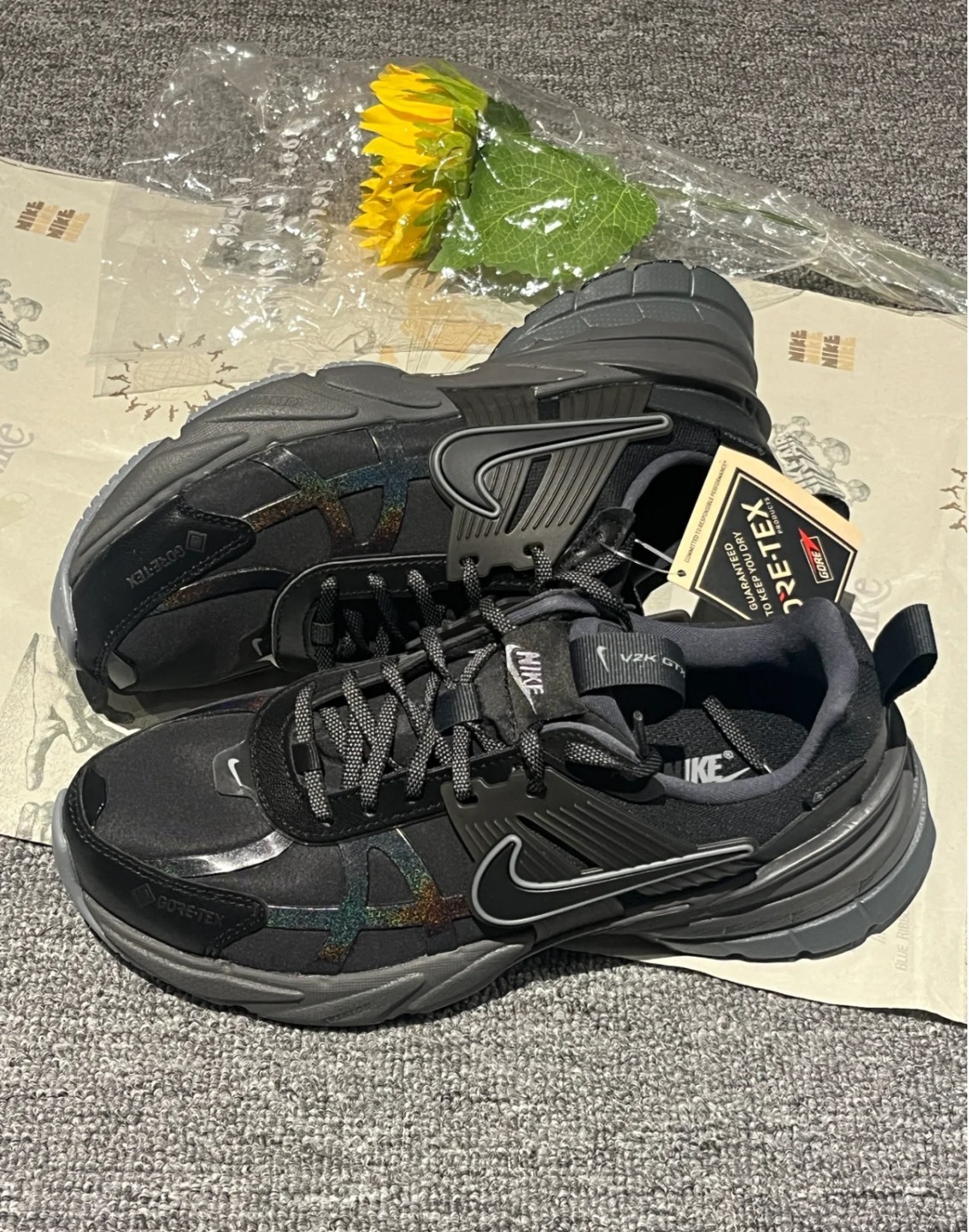 Nike V2K GORE-TEX 防水跑鞋（女款／黑）