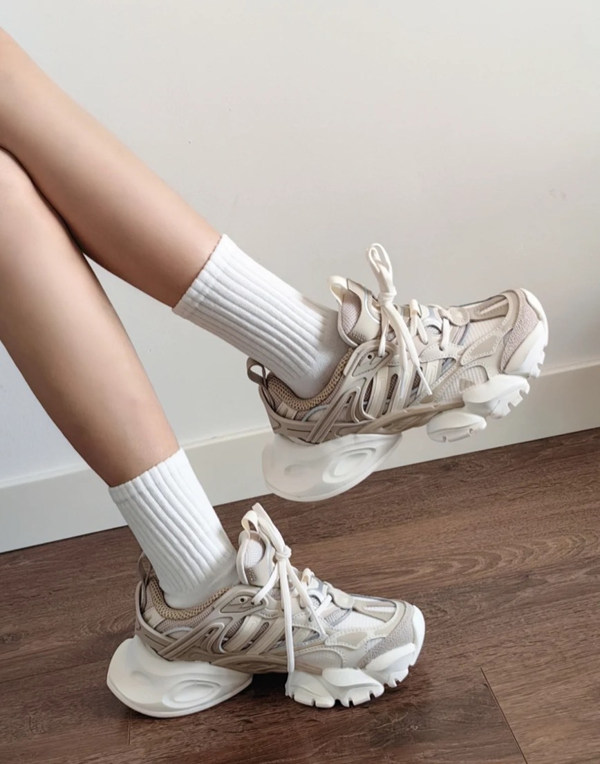 adidas XLG 米色皮革跑鞋（中性款）