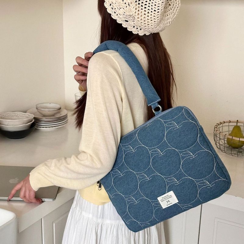 《05168》可愛蘋果壓線單寧電腦包