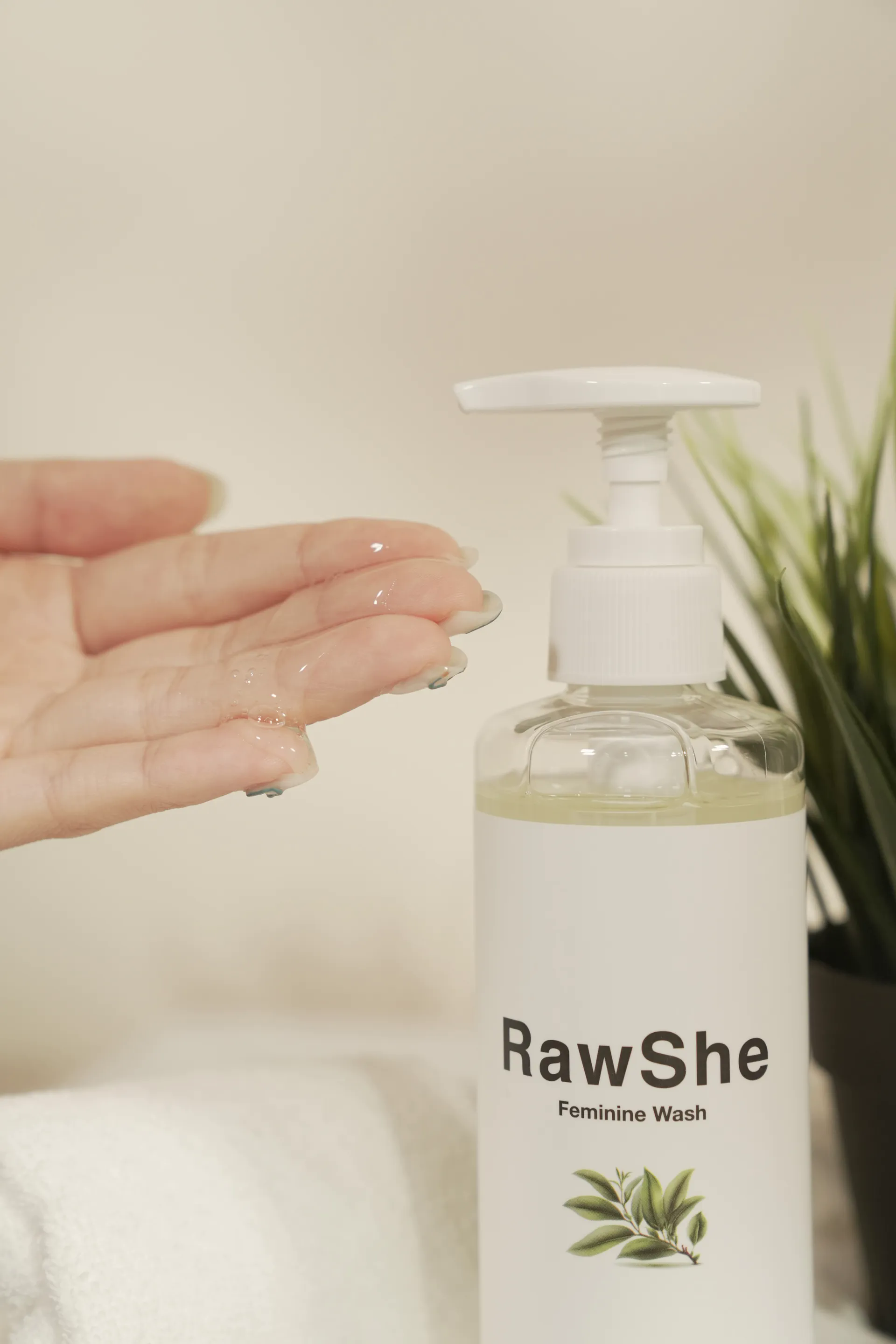 RawShe 白茶 中性護理沐浴露