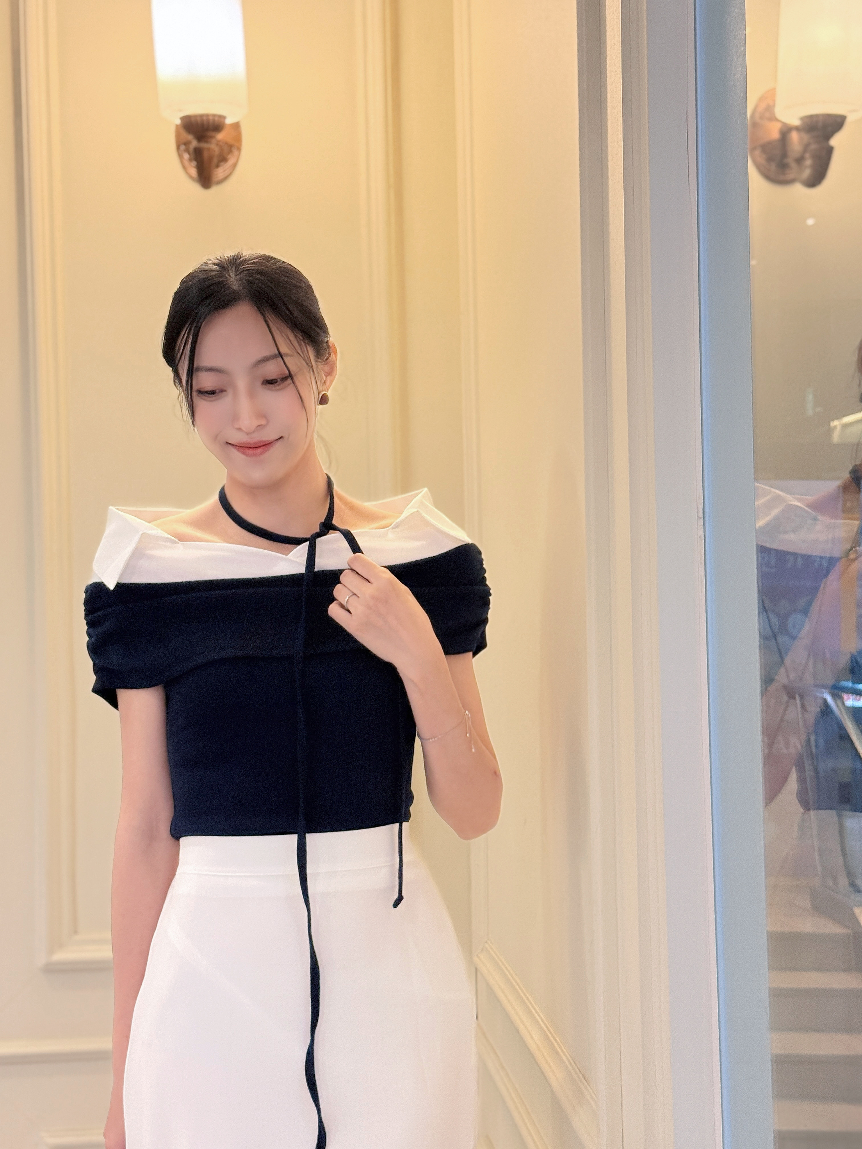 TOP#7253🤍花型圍邊半一字上衣