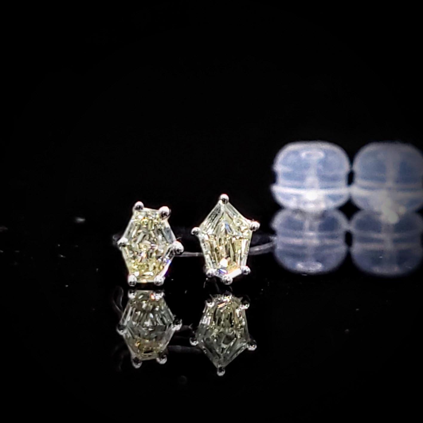 18K White Gold 0.25ct Light Yellow Diamond Solitaire Earrings