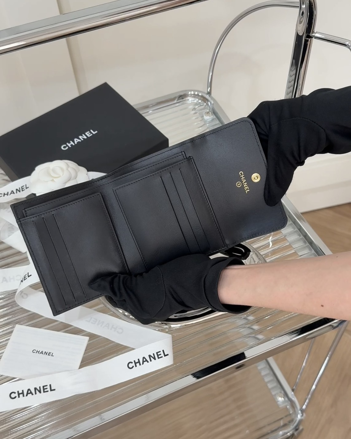 CHANEL｜BOY 羊皮三折短夾 黑金