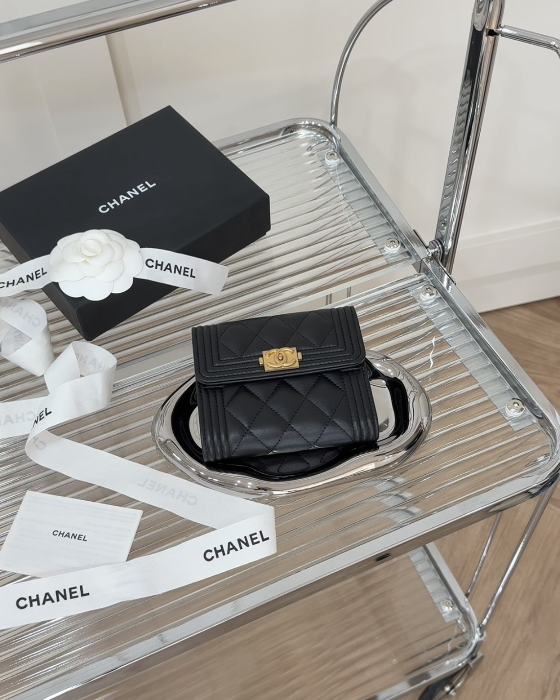 CHANEL｜BOY 羊皮三折短夾 黑金