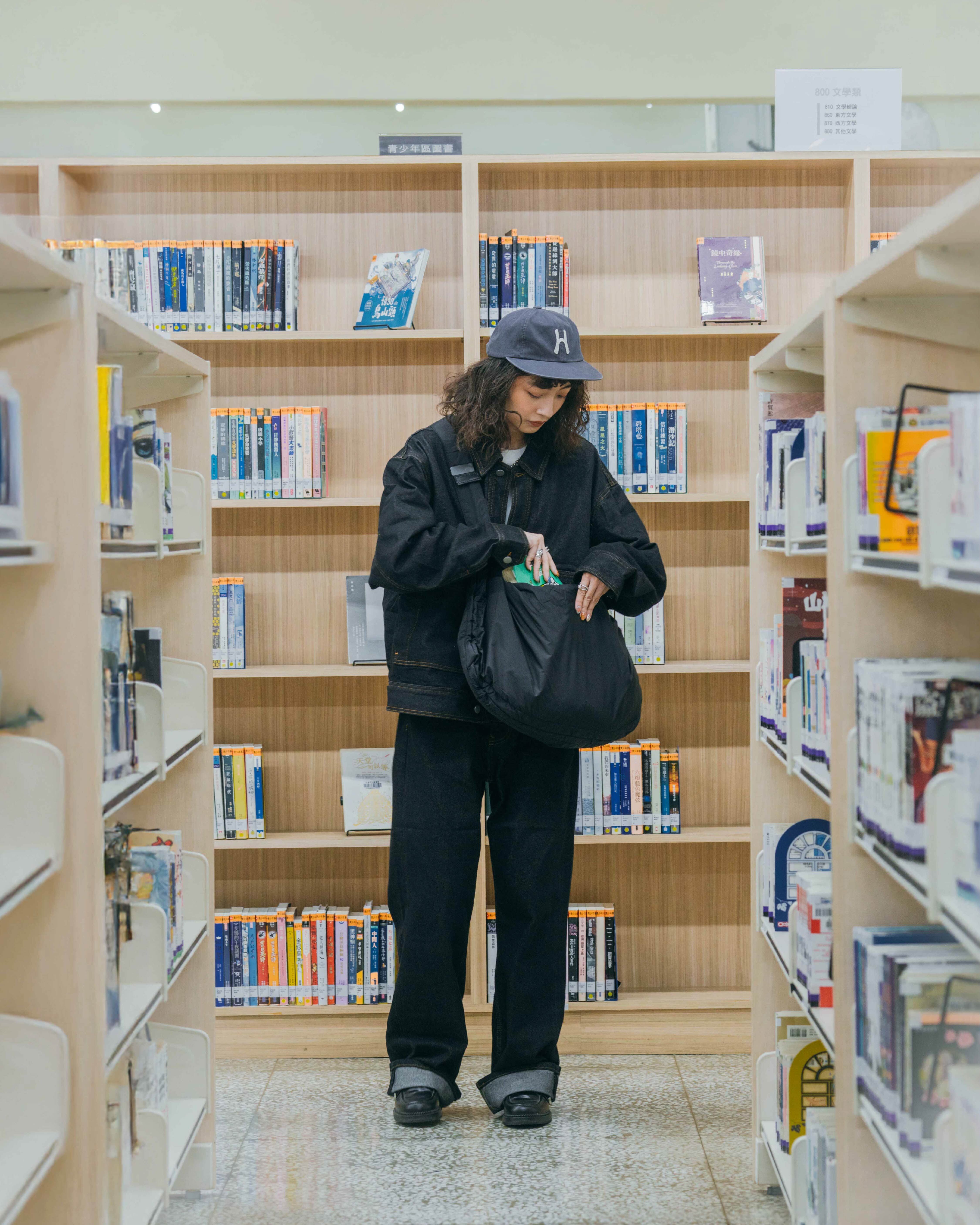 Ordinary 空氣皺摺單肩包