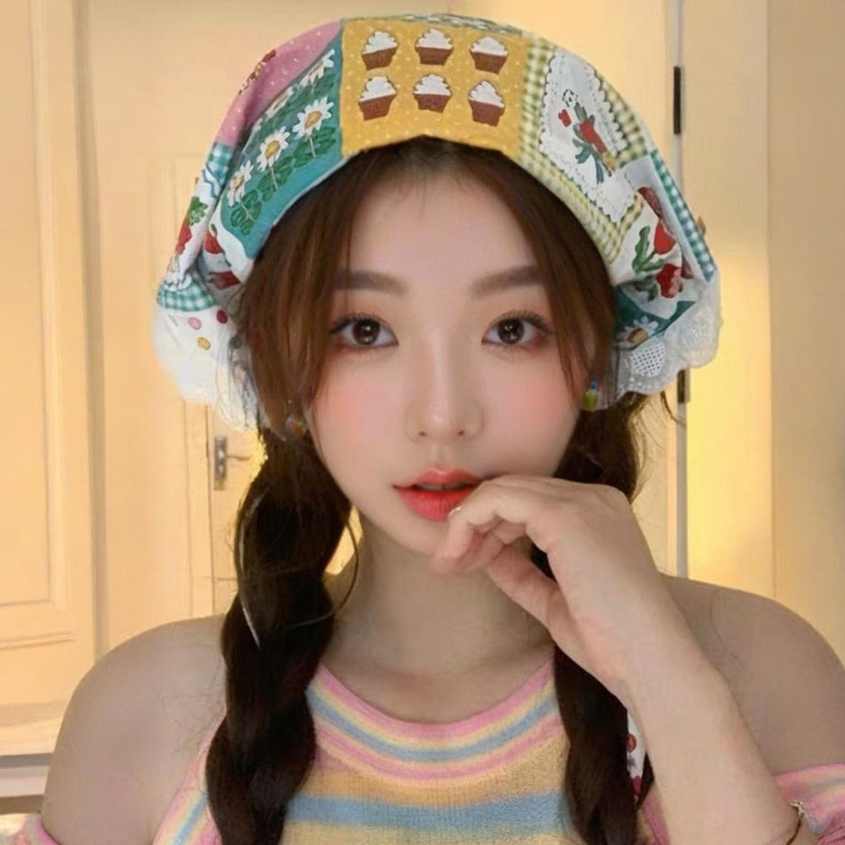 Retro Cartoon Lace Trim Triangle Headscarf