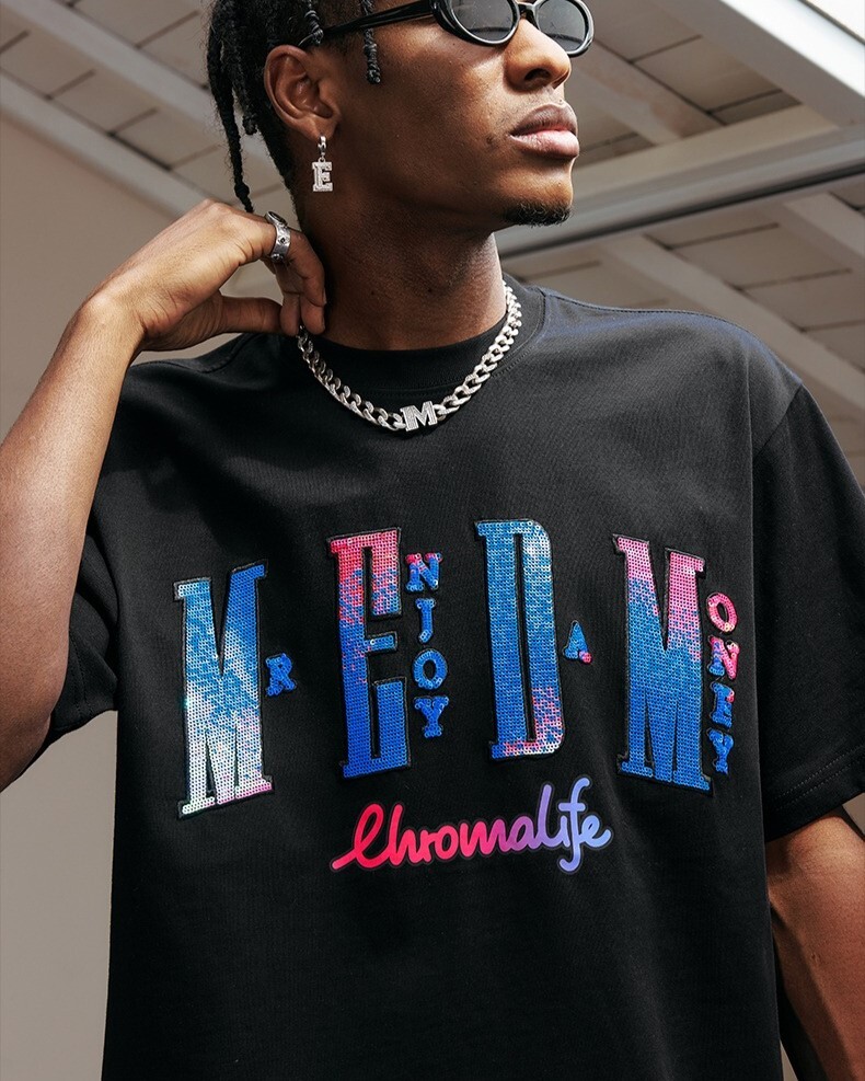 MEDM 滿版珠片 炫彩字體Logo 短袖 T