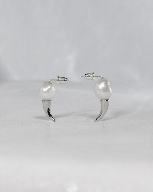 PROJ-ORNMNT 珍珠銀爪耳釘 (單支販售)