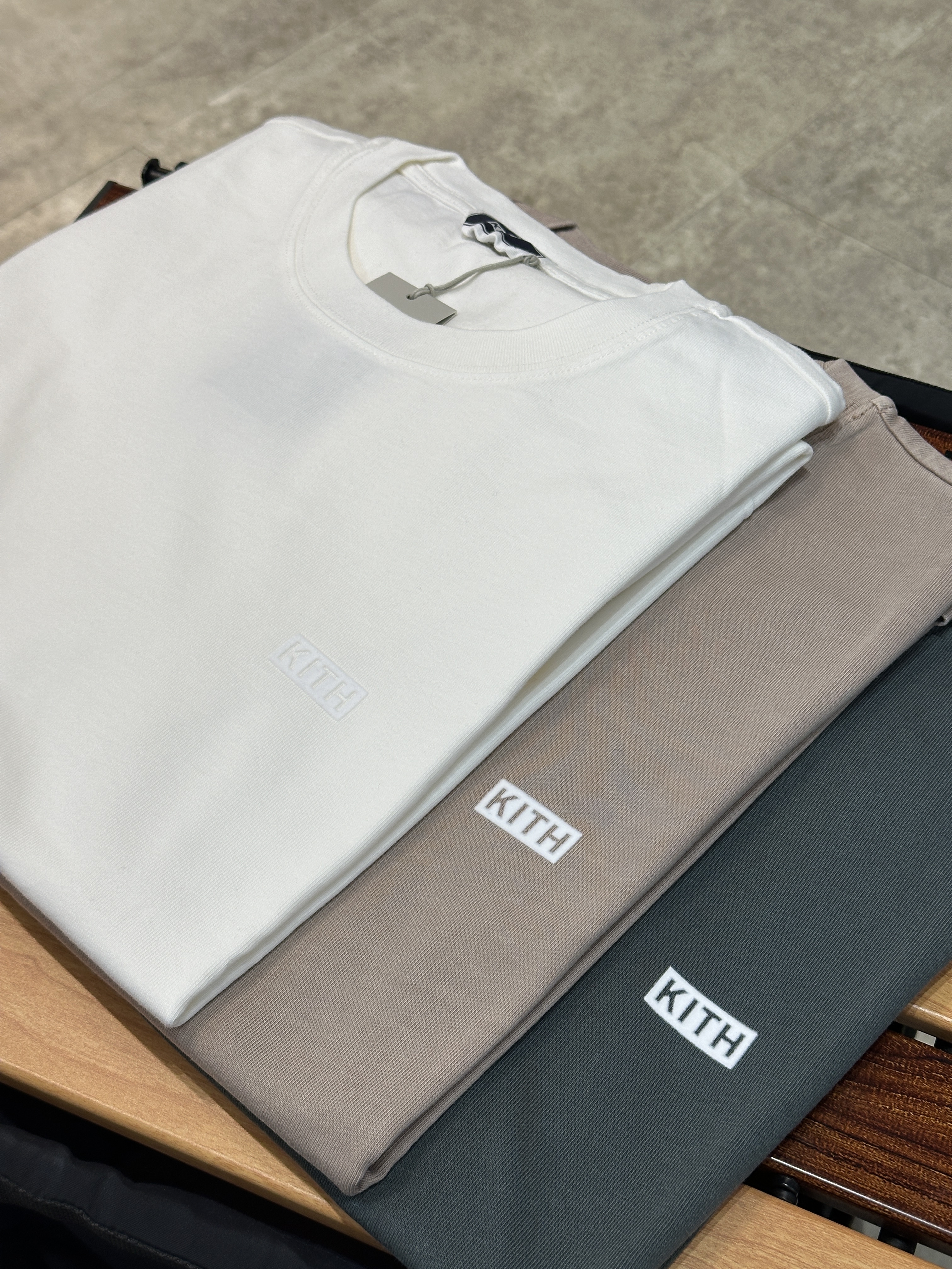 【現貨】KITH LAX Tee 小logo 短tee