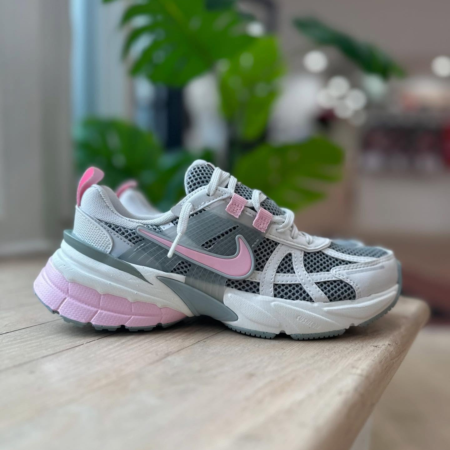 NIKE V2K RUN ND 灰粉 [限時預訂!!]