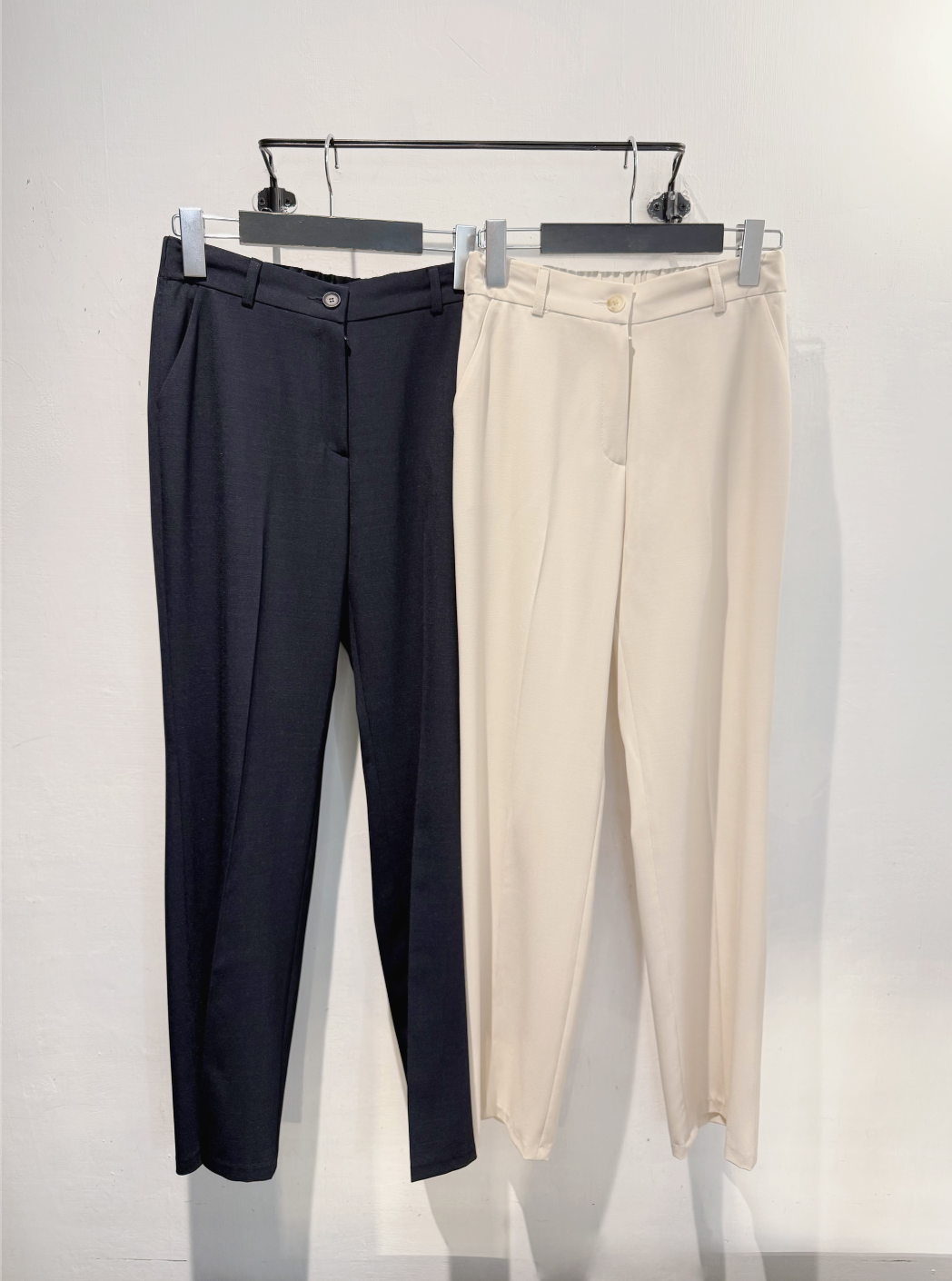 木紋釦後鬆緊腰直筒褲