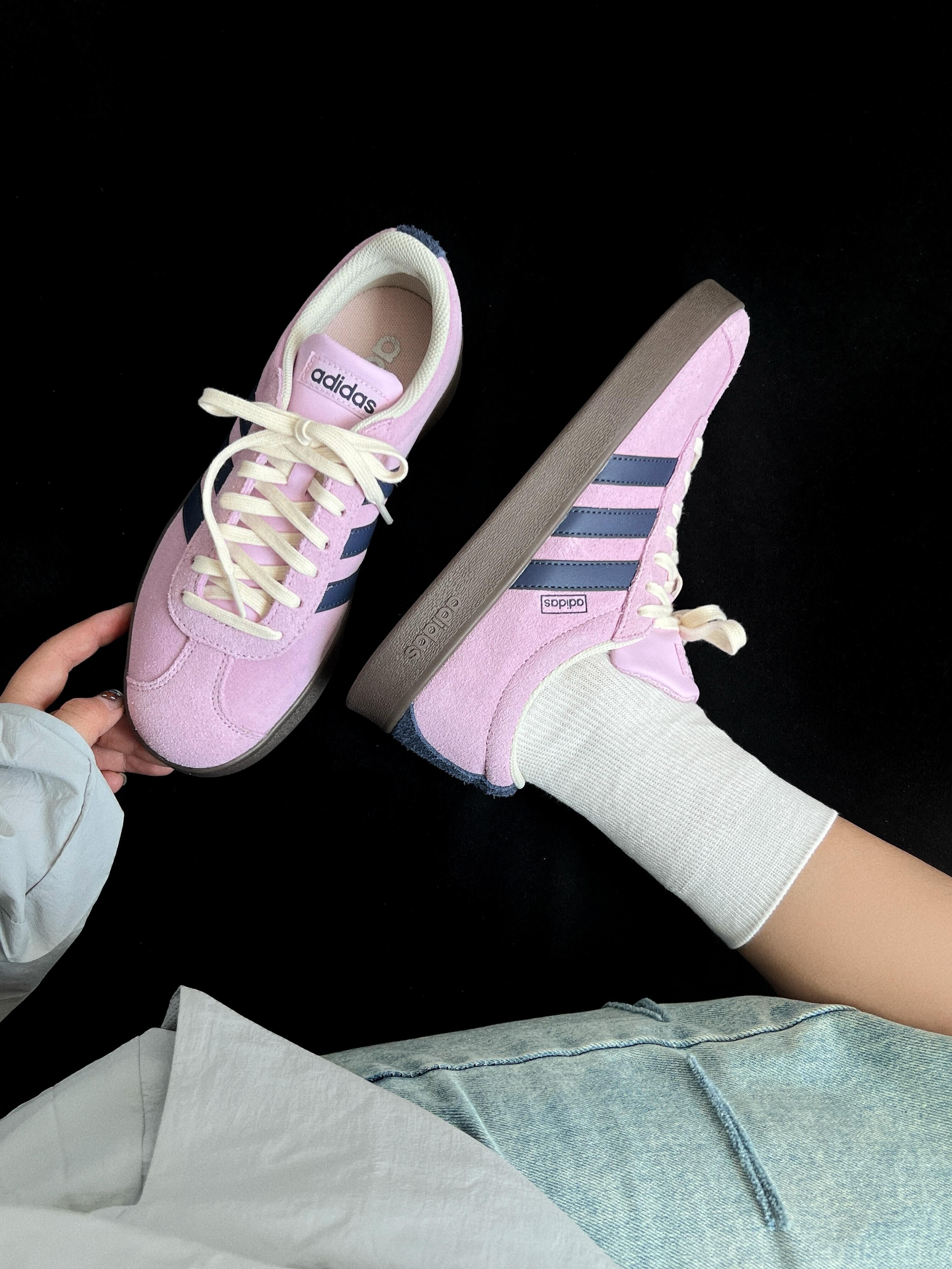 Adidas VL Court 2.0 紫薯可可 粉紫色 紫色 麂皮 復古 焦糖底 板鞋 小Samba T頭鞋 JR8309/預購