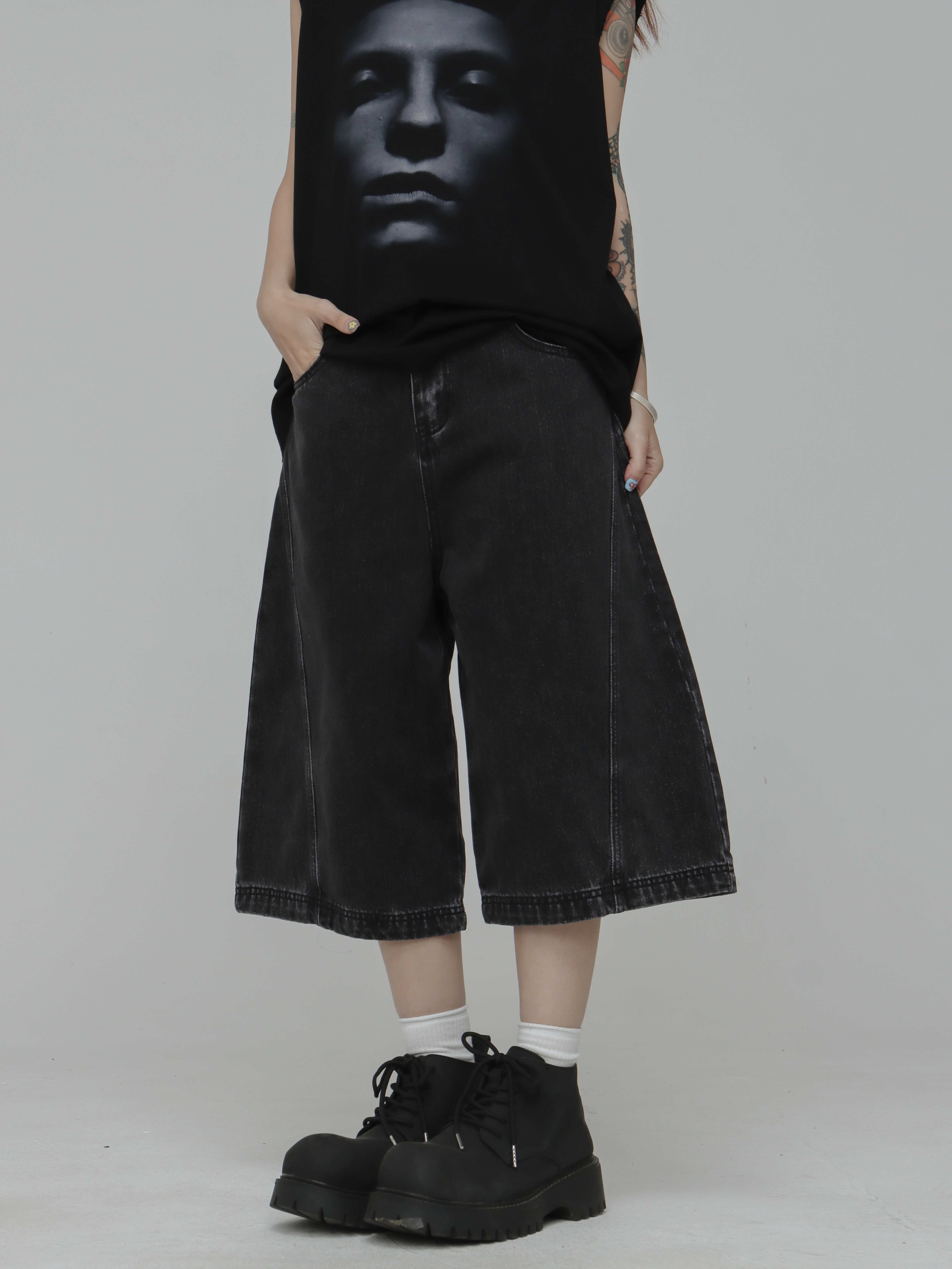 JIN UNIVERSAL 復古彎刀水洗牛仔短褲