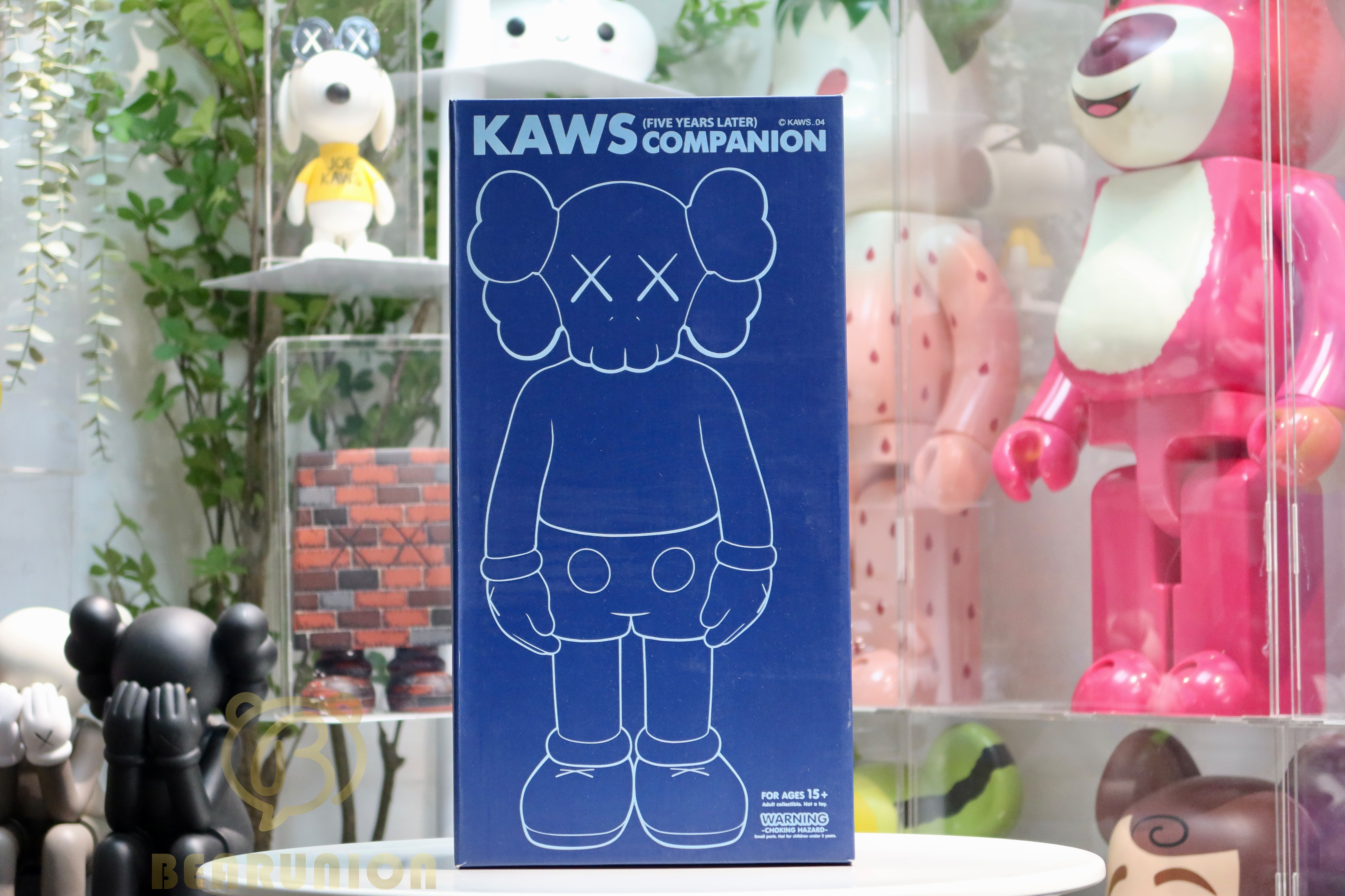 🥇現貨🥇KAWS Five Years Later CompanionVinyl FigureGlow In The Dark (Blue Eyes)