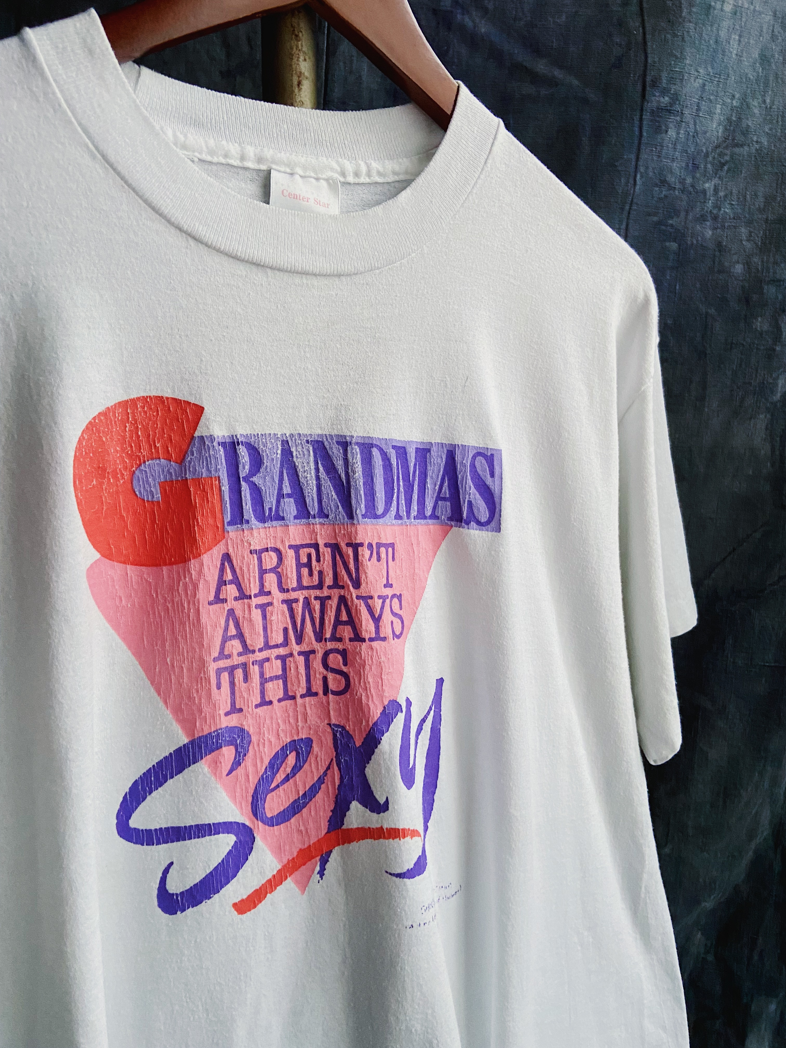Vintage T-shirt “GRANDMAS AREN’T ALWAYS THIS SEXY” / 美國 標語紀念 古著短踢 白