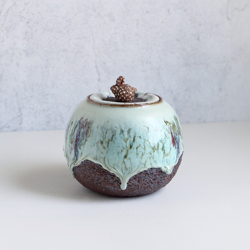 賴耀棋-釉雪藏兔茶葉罐
