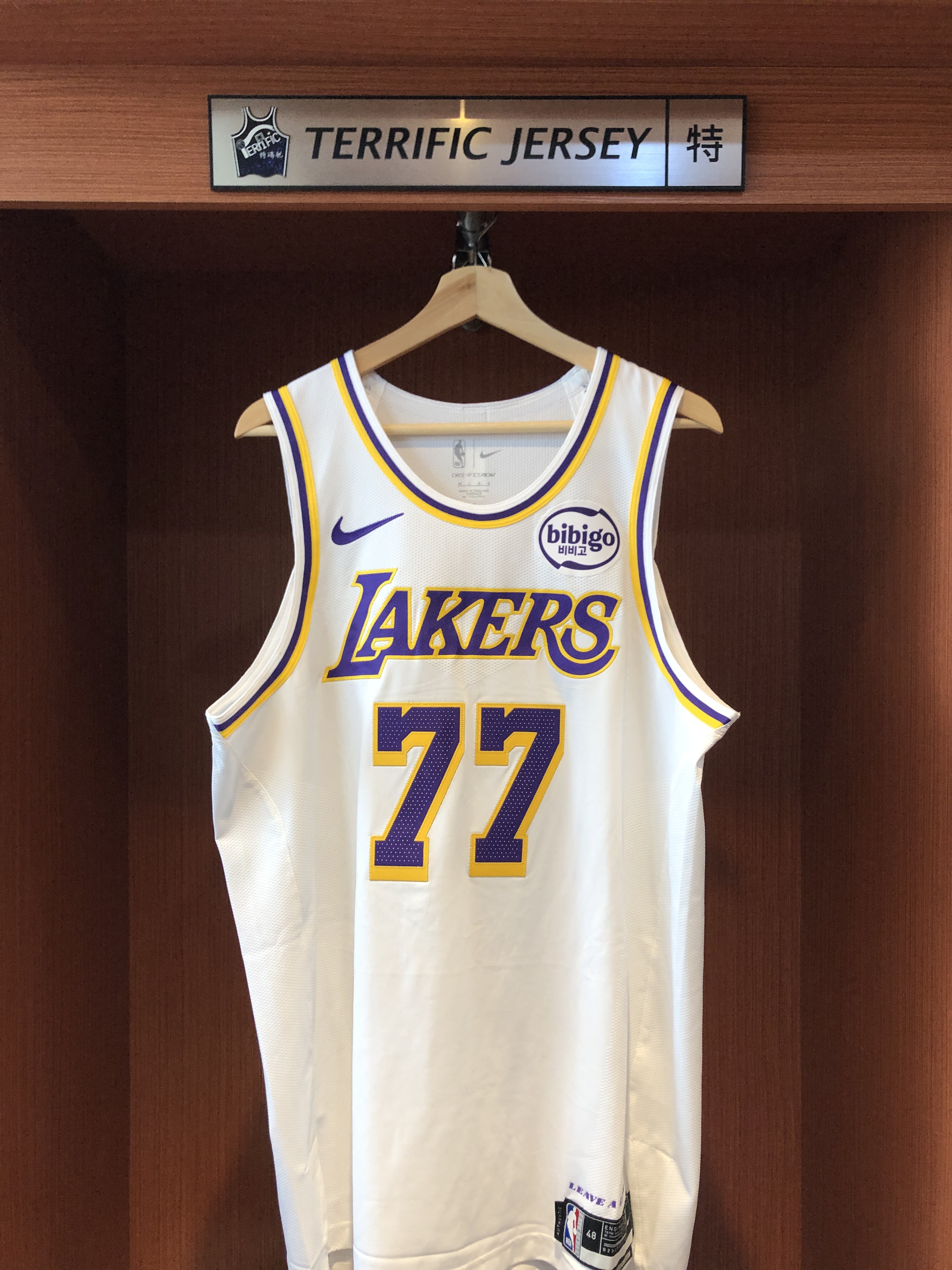 NBA球衣 Luka Doncic 洛杉磯湖人白 Association Nike Authentic 球員版 電繡 含贊助商標 全新