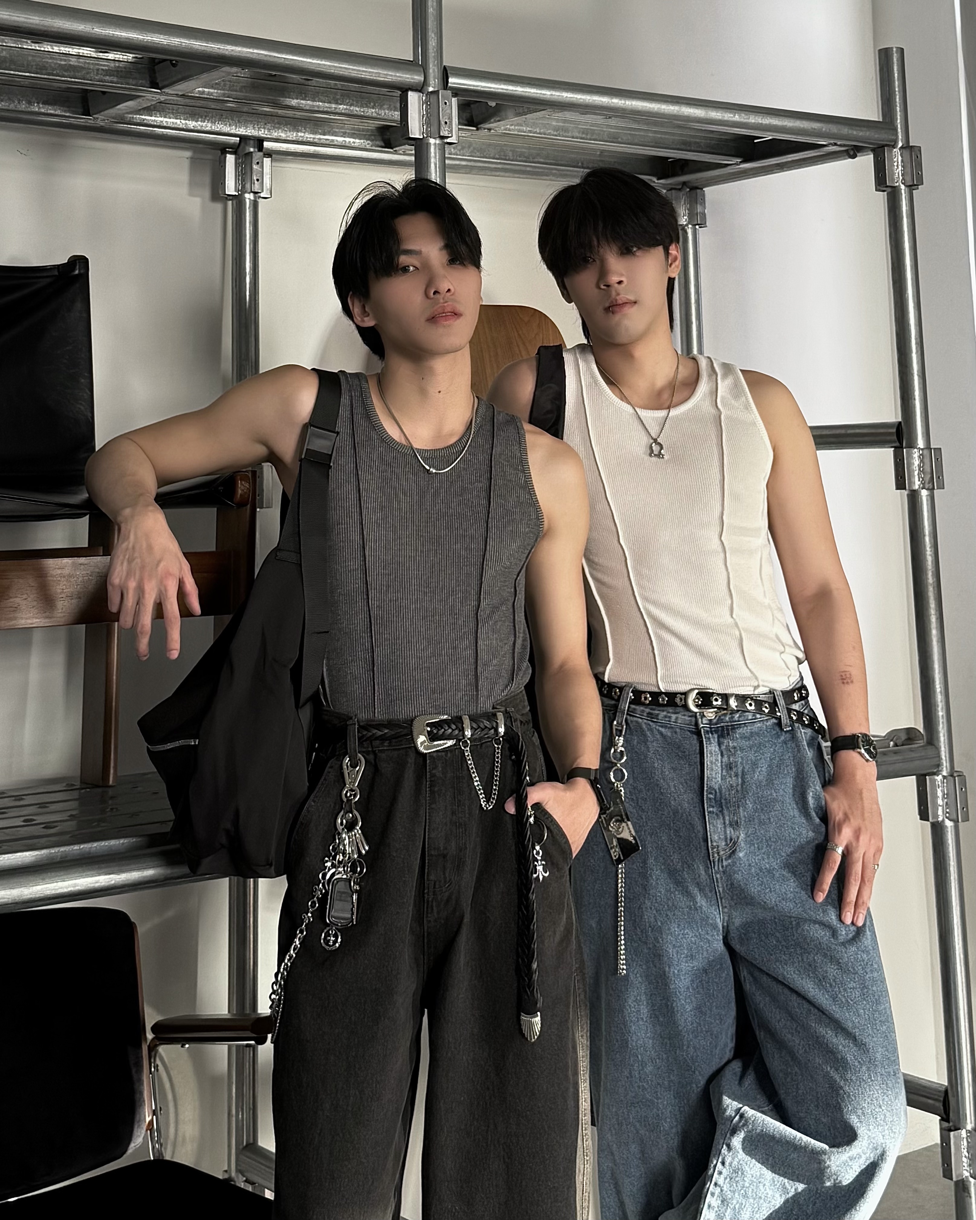 𝐇·𝐓·𝐒 韓國 漢南洞 流線型 線條 雙線紋路 顯壯 修身貼身 背心