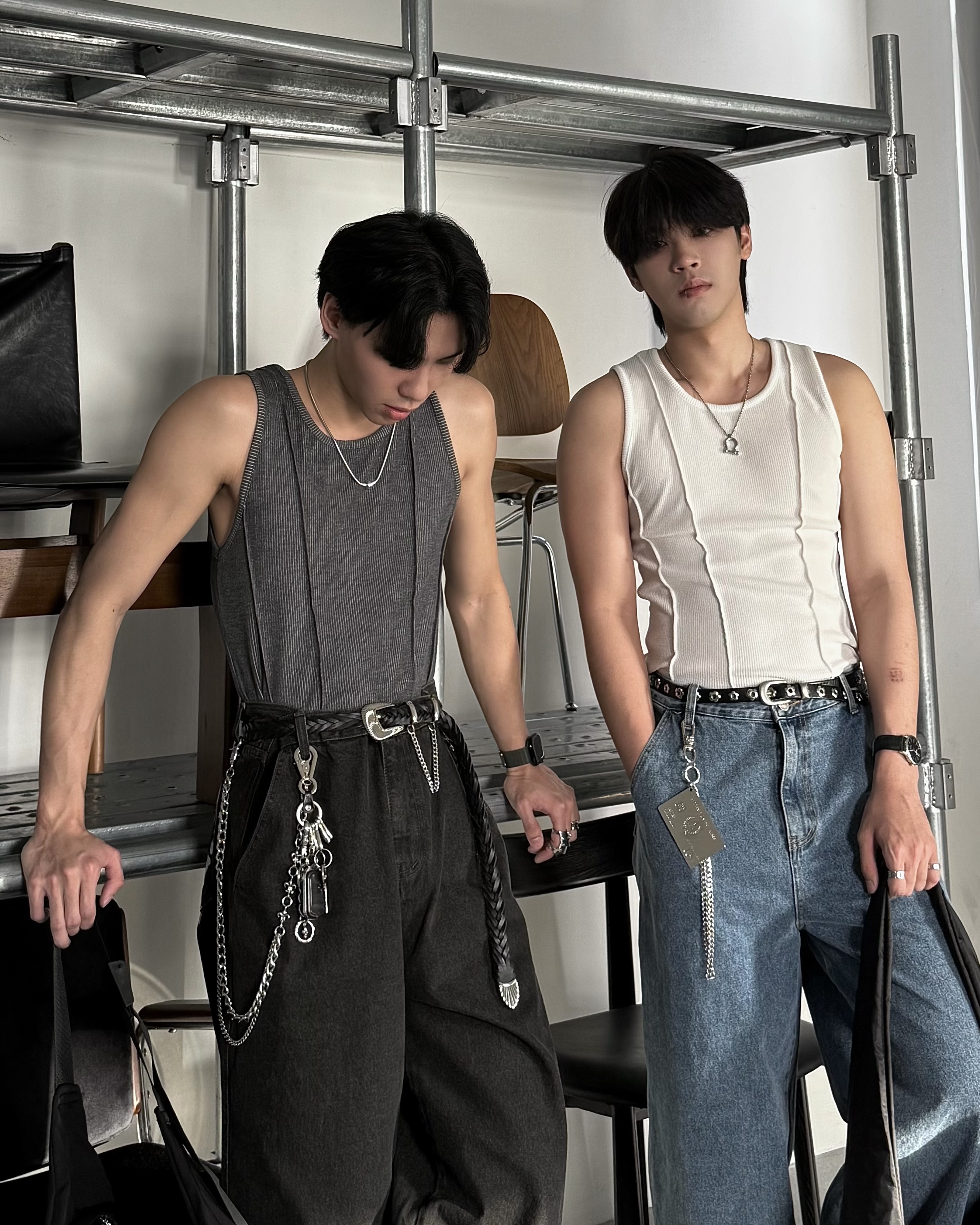 𝐇·𝐓·𝐒 韓國 漢南洞 流線型 線條 雙線紋路 顯壯 修身貼身 背心