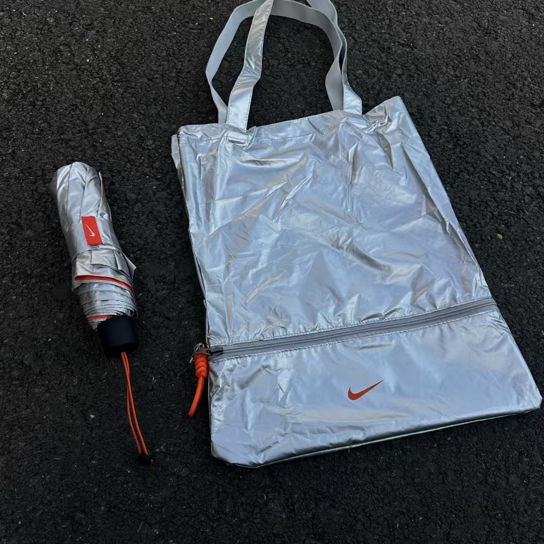 #現貨 NIKE 折疊 雨傘 附防水提袋 銀色