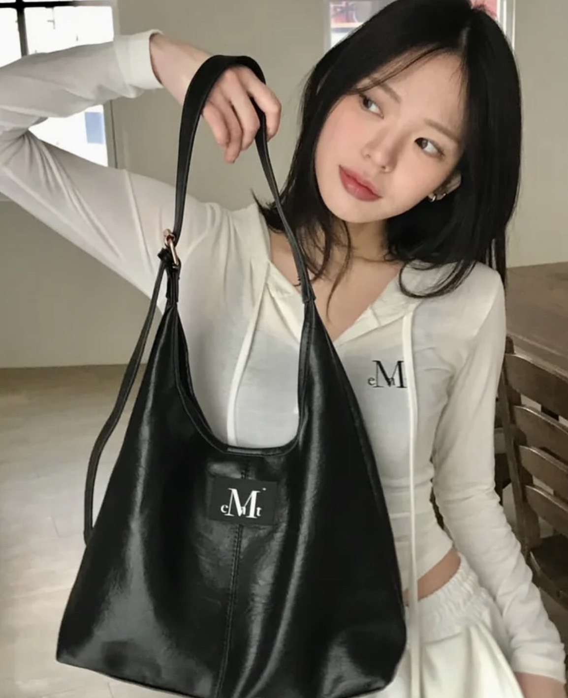 預購 Mucent 新月皮革肩背包