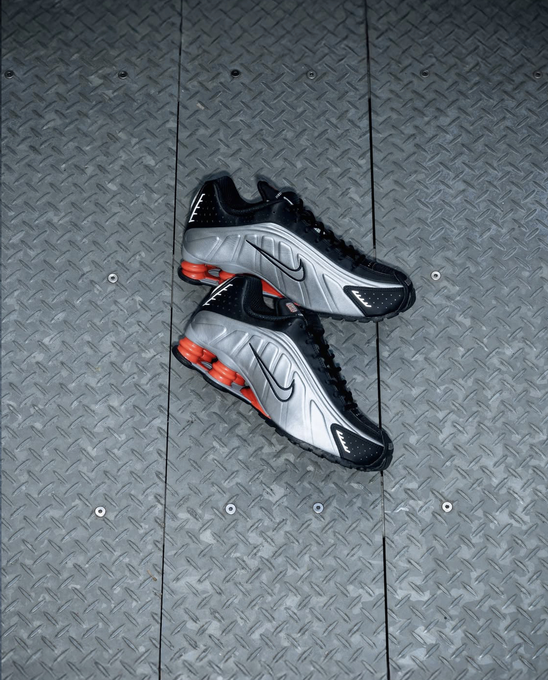 【APAIR】預購 NIKE SHOX R4 復刻 新銀黑 灰反光線 彈簧鞋 HQ1988-002 AR3565-011