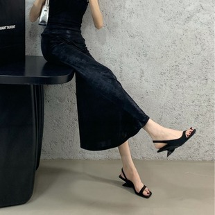 方頭坡跟 簡約露趾跟鞋(35-39)(黑/白/銀/桃紅)