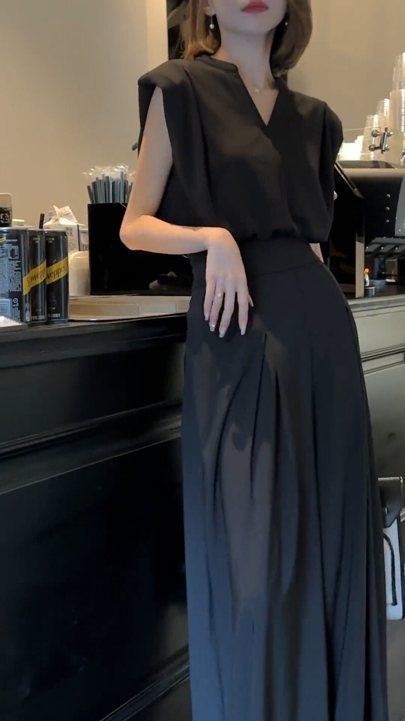 V領上衣+高腰寬褲裙(2件組)(黑/卡其)