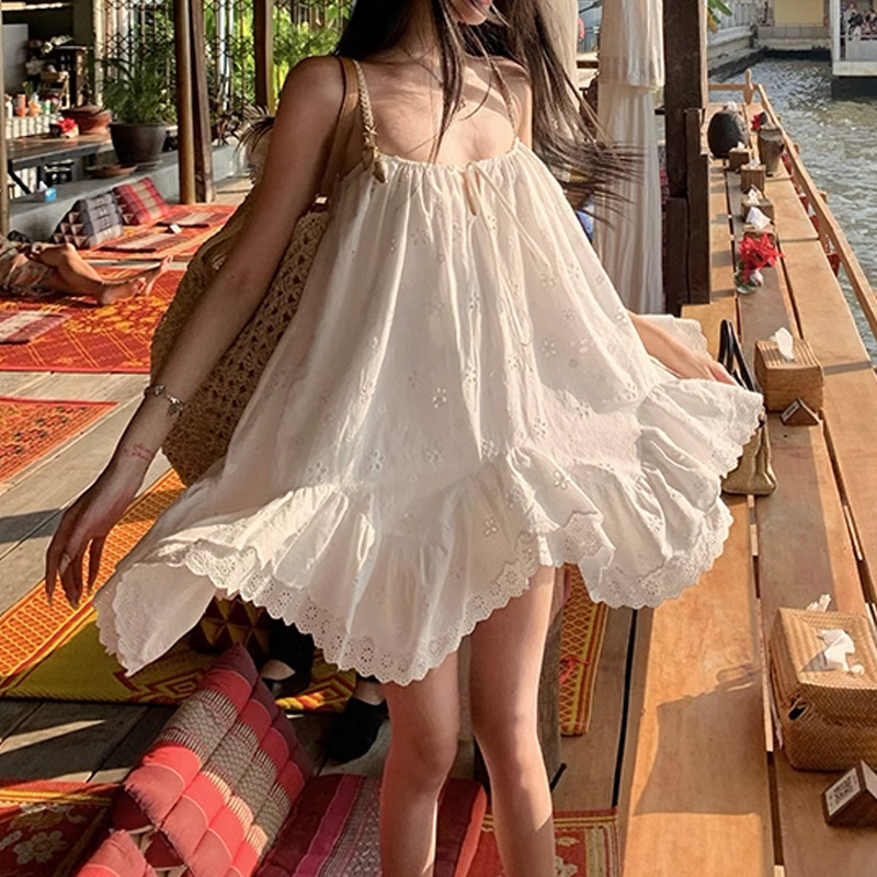 波西米亞度假感 刺繡簍空短洋裝