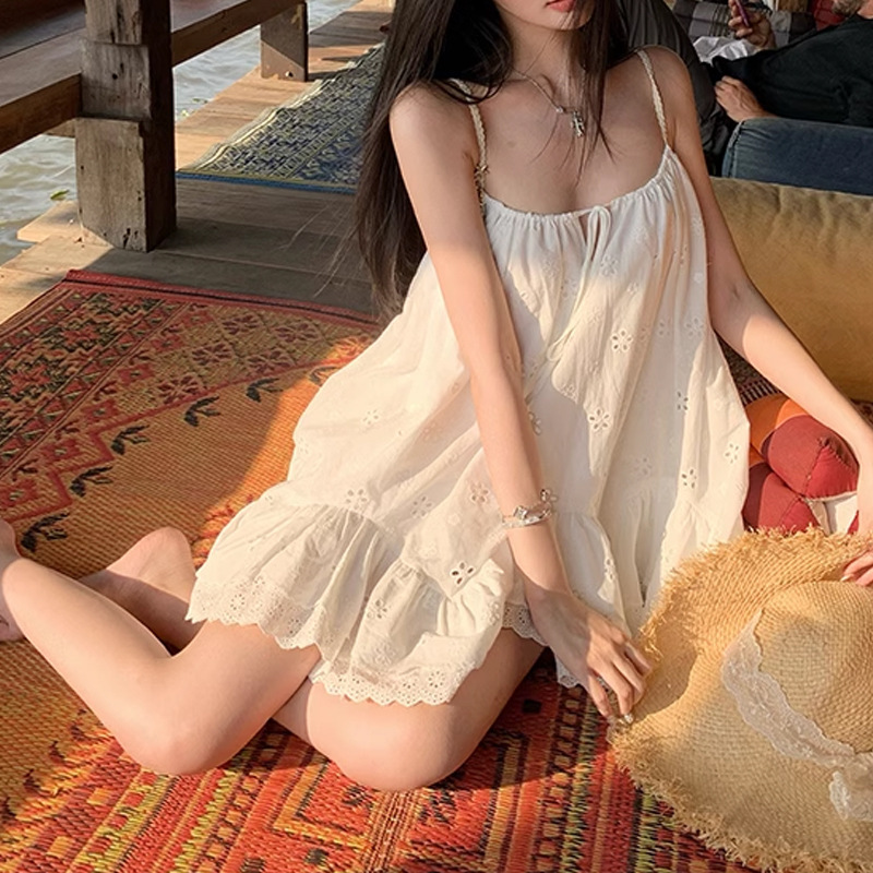 波西米亞度假感 刺繡簍空短洋裝