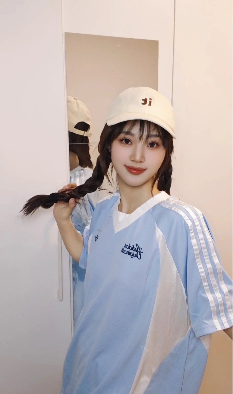adidas x Sporty Oversized V領條紋短袖T恤 女款 亮光藍