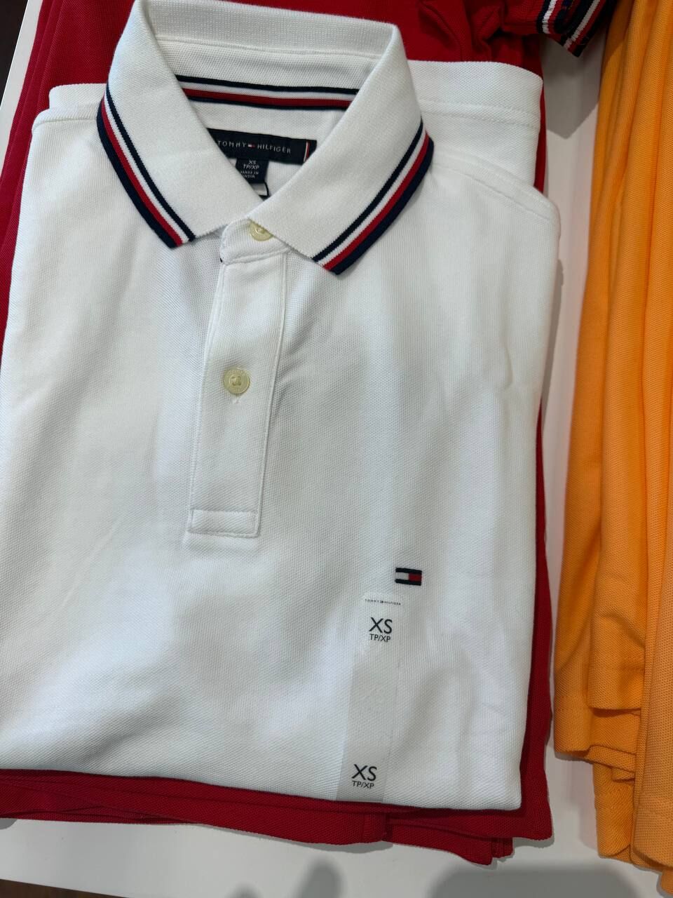 [U] TOMMY HILFIGER WHITE REGULAR FIT TOMMY WICKING POLO, 78JA019-100 (UTH267)
