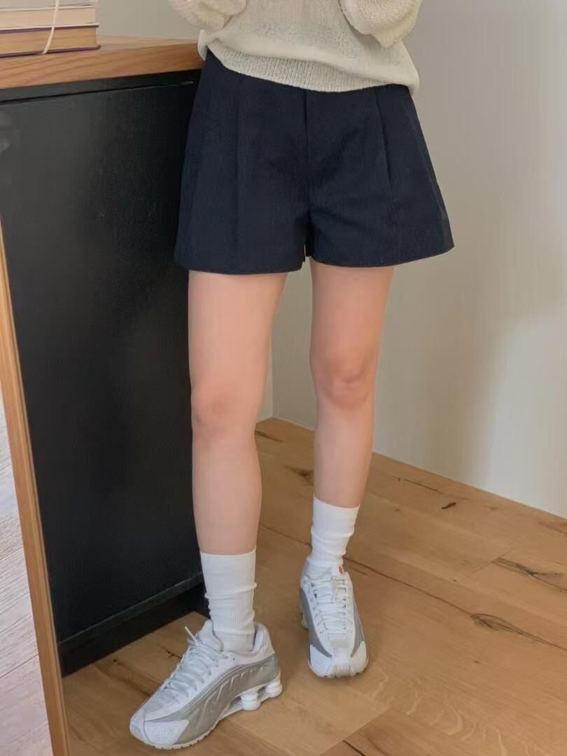 Pleated chinos shorts