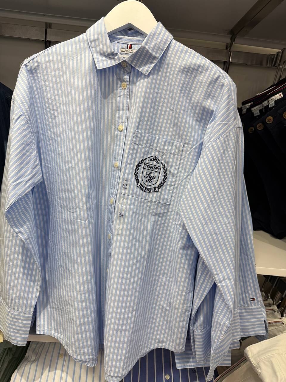 [U] TOMMY HILFIGER KEEPSAKE BLUE WOMEN'S RELAXED FIT CASTLE LOGO STRIPE SHIRT, XW05475-400 (UTH275)