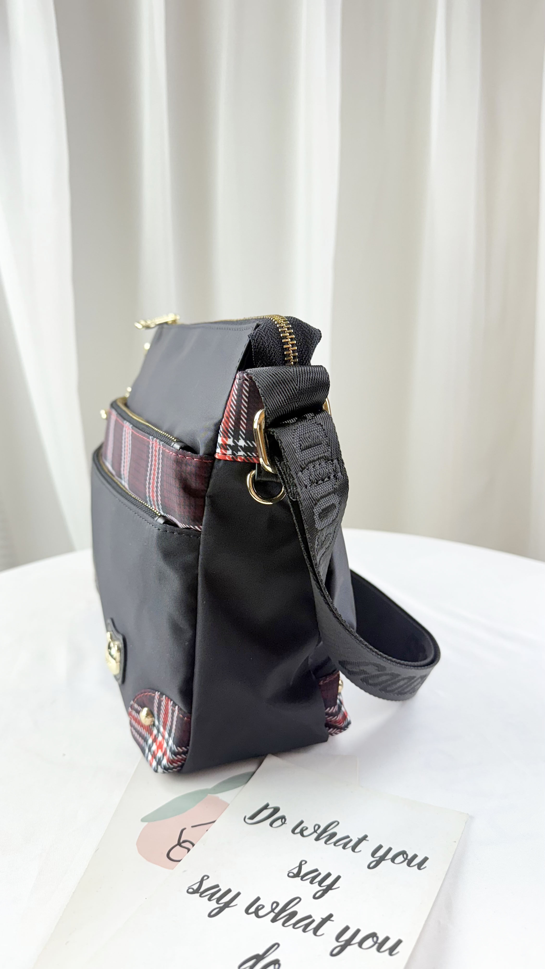 GOODS 英倫格紋紅拼色防潑水側背包 #2045