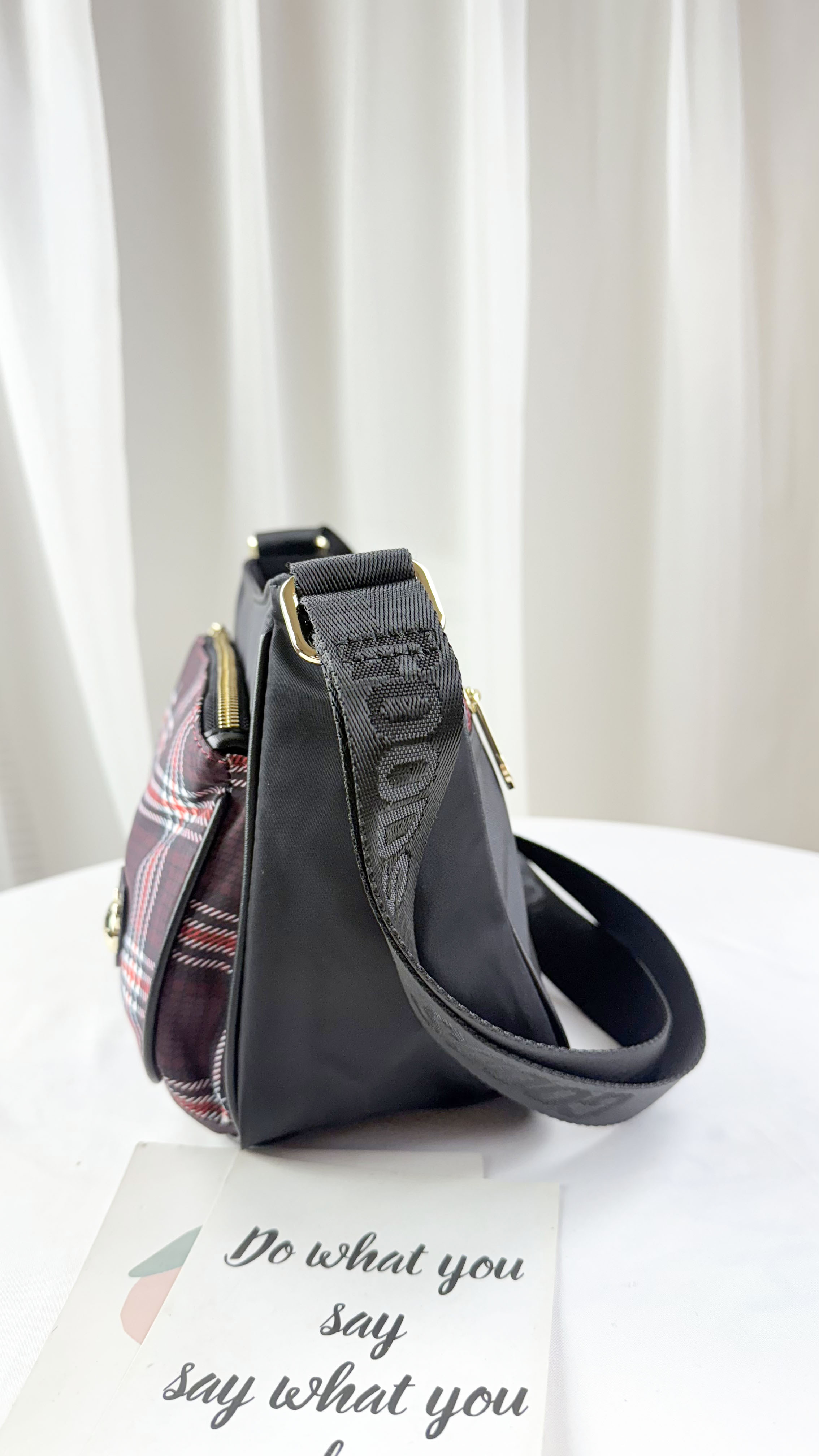 GOODS 英倫格紋紅拼色防潑水側背包 #28069