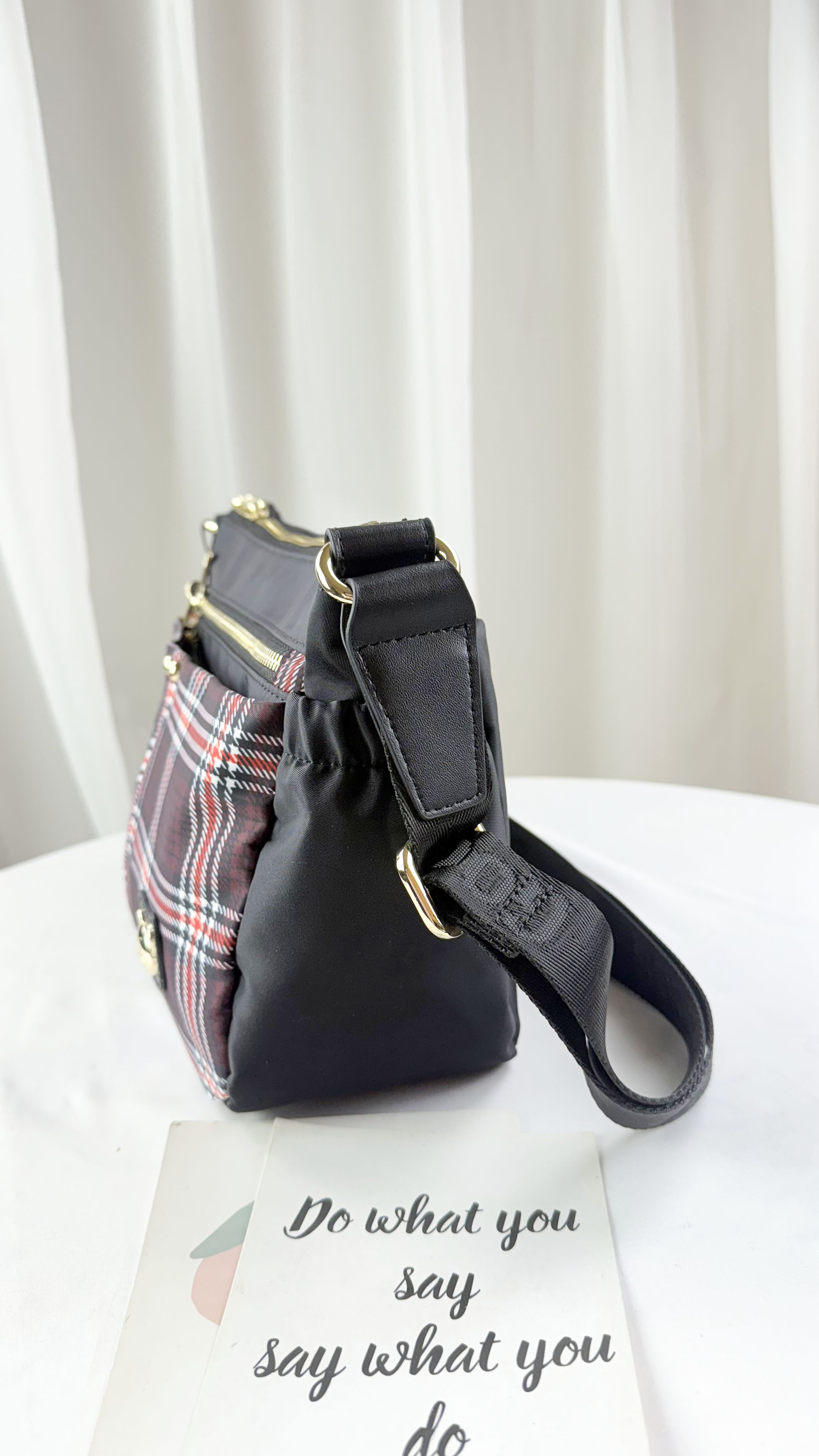 GOODS 英倫格紋紅拼色防潑水側背包  #2806