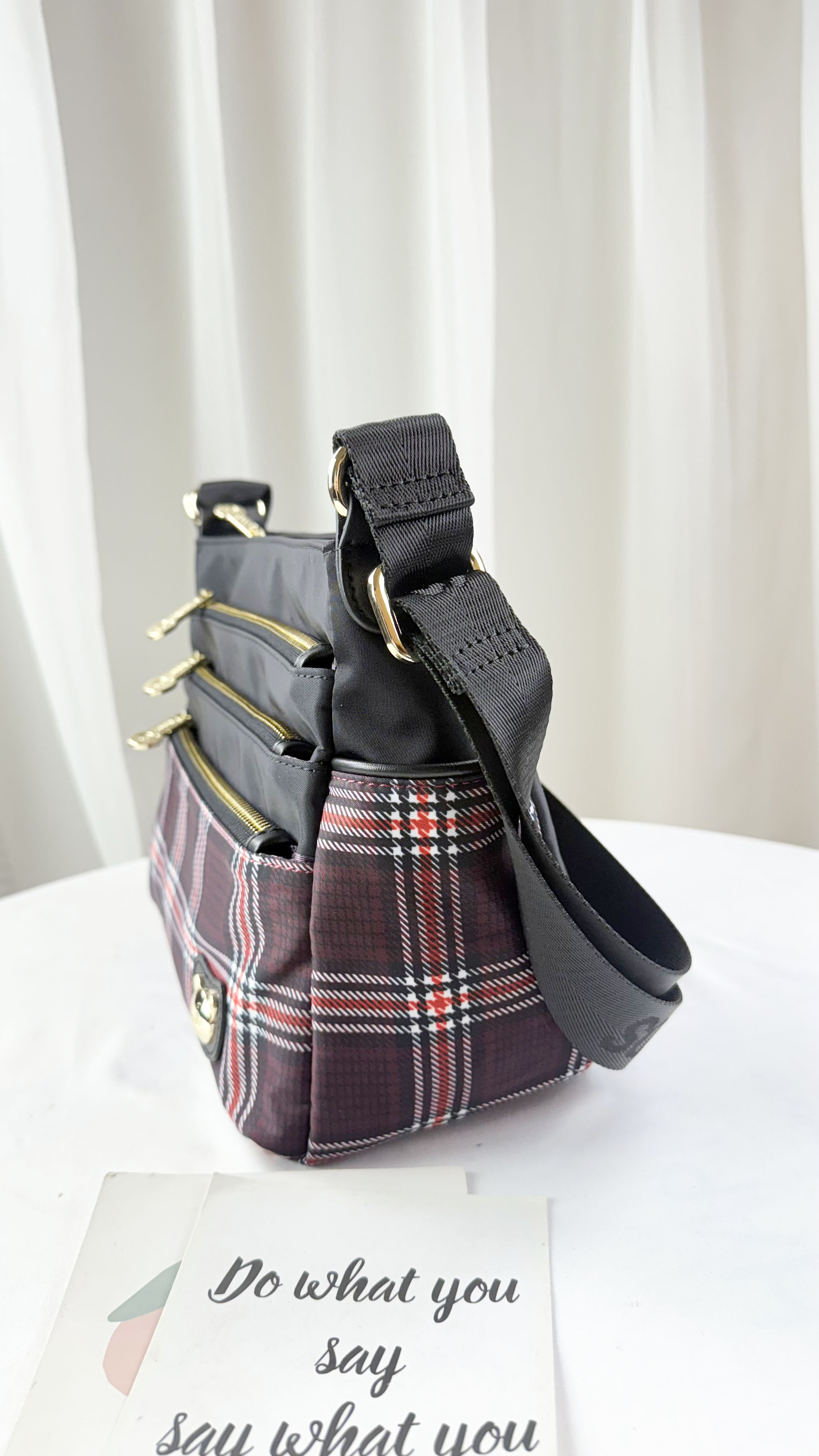 GOODS 英倫格紋紅拼色防潑水側背包 #2502