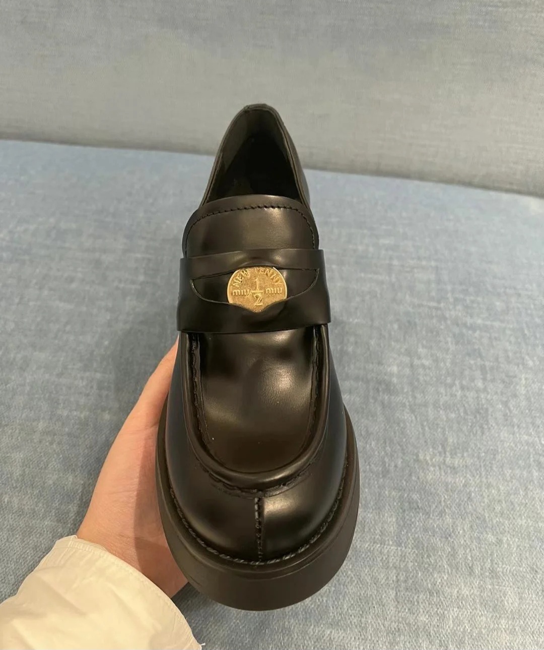 Miu Miu 黑色 金幣logo 樂福鞋