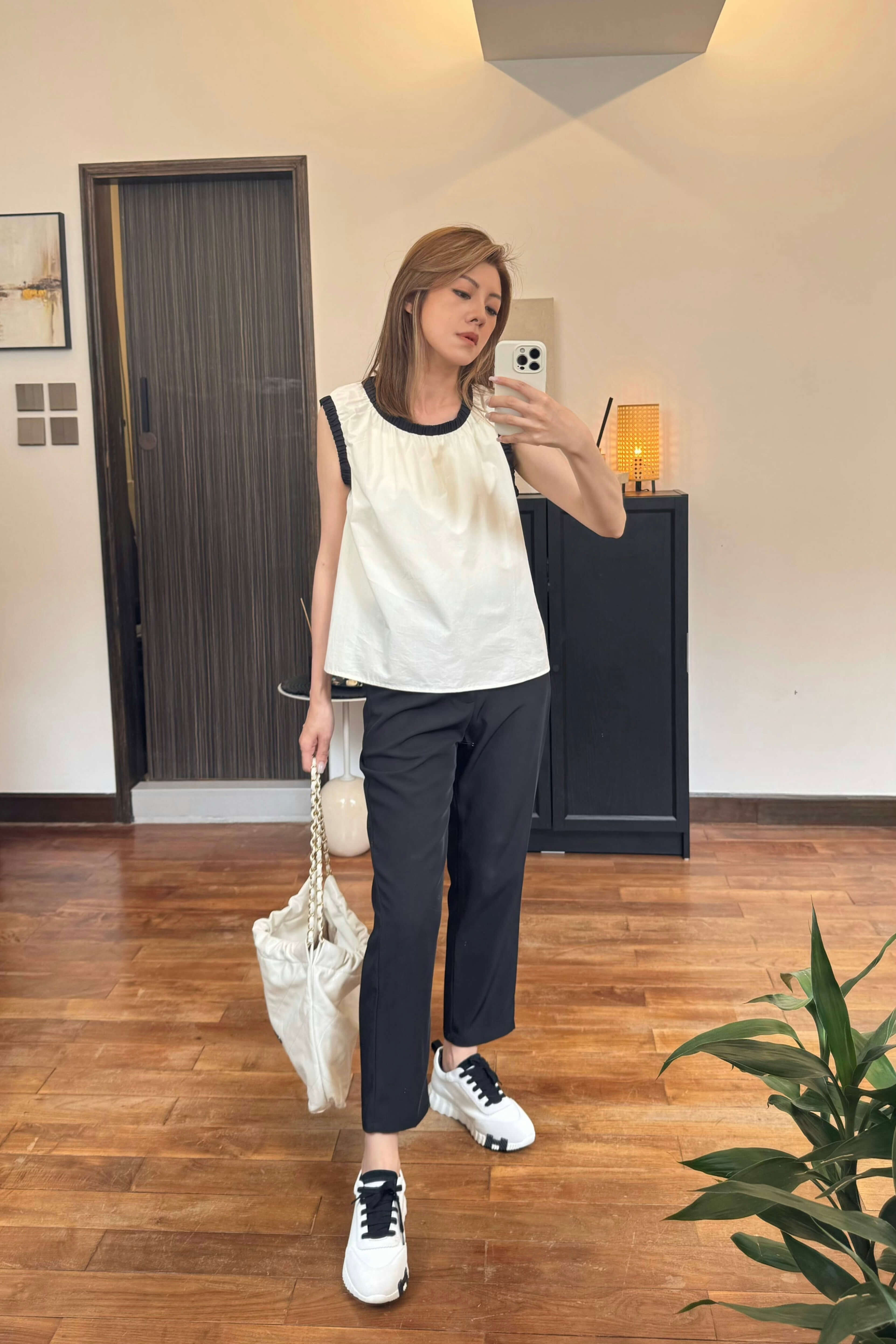 Contrast Trim Relaxed-Fit Top_TP255L24