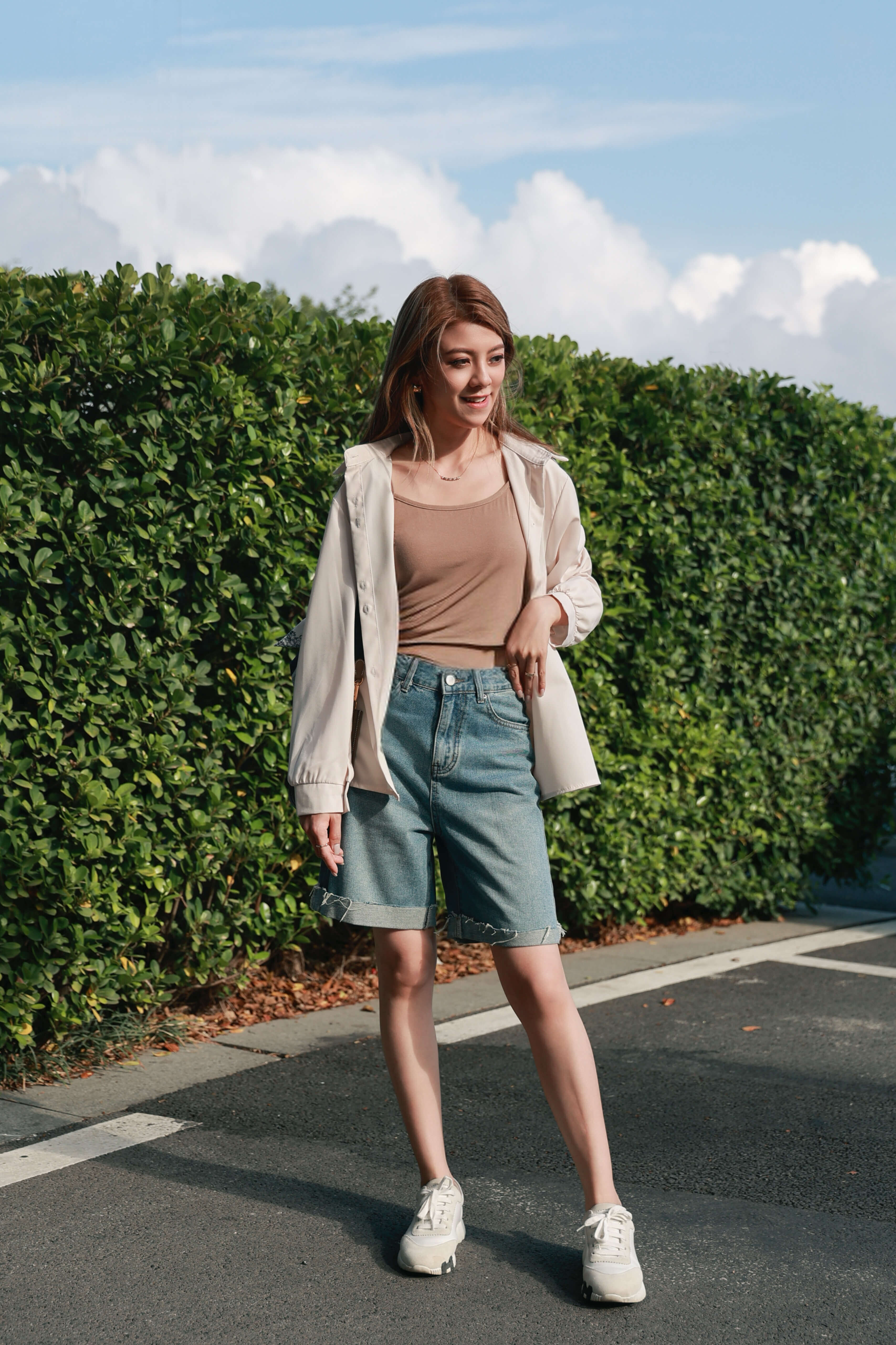 Contrast Pockets Frayed Denim Shorts_JE255L19