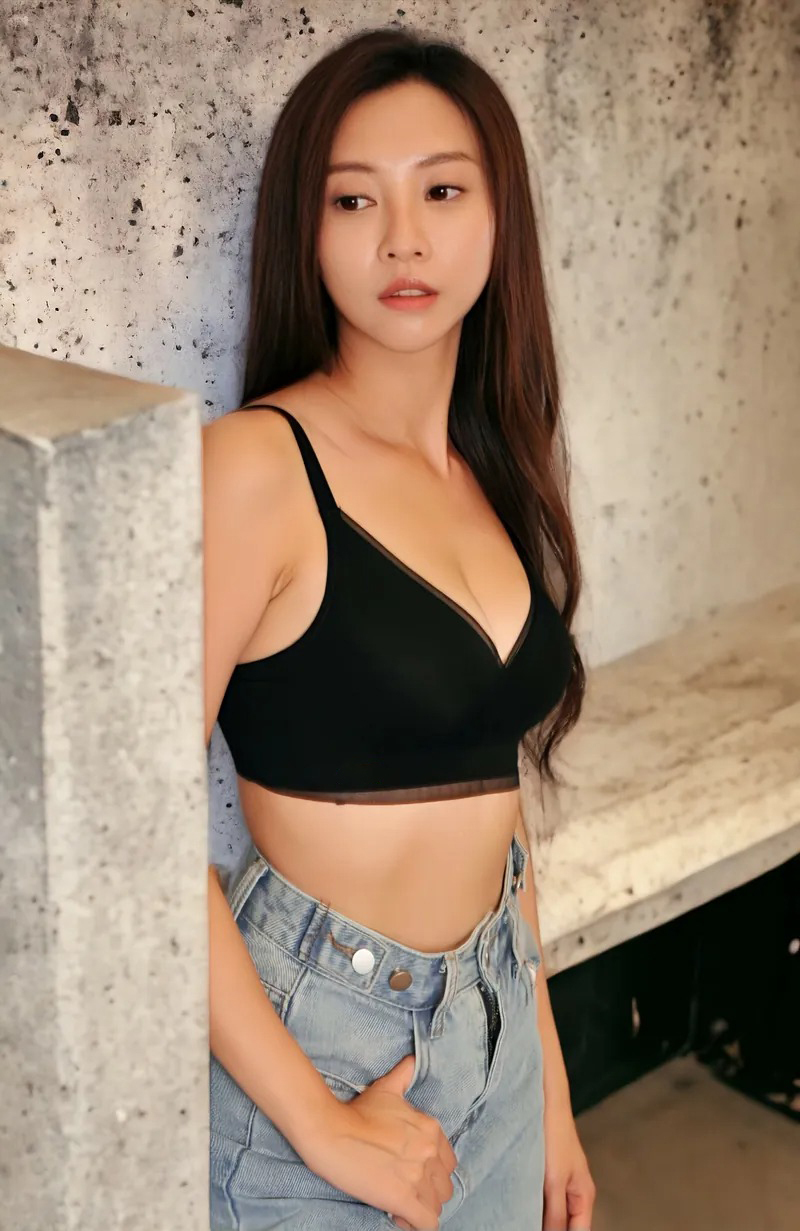 天然蠶絲雲朵美胸無鋼圈無痕內衣-神秘黑 (6色)