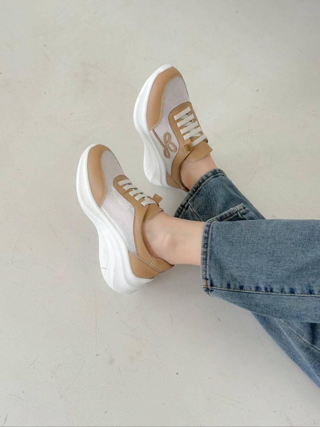 免綁帶厚底透氣休閒鞋（牛皮）