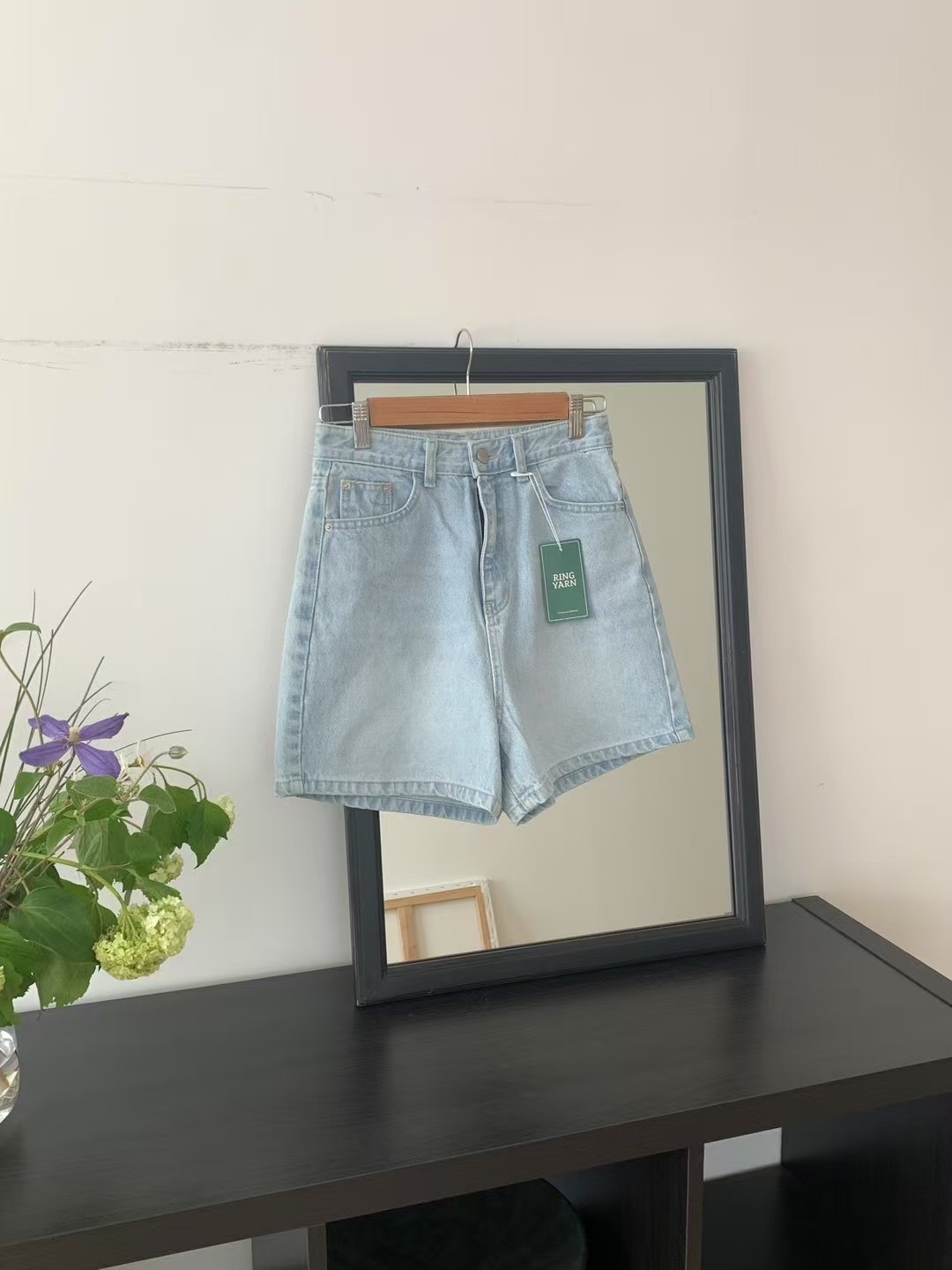 Daily denim shorts