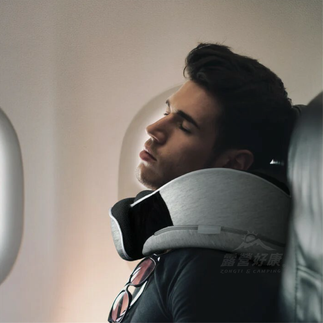 【Momax】 1-World 人體工學旅行枕 AB12