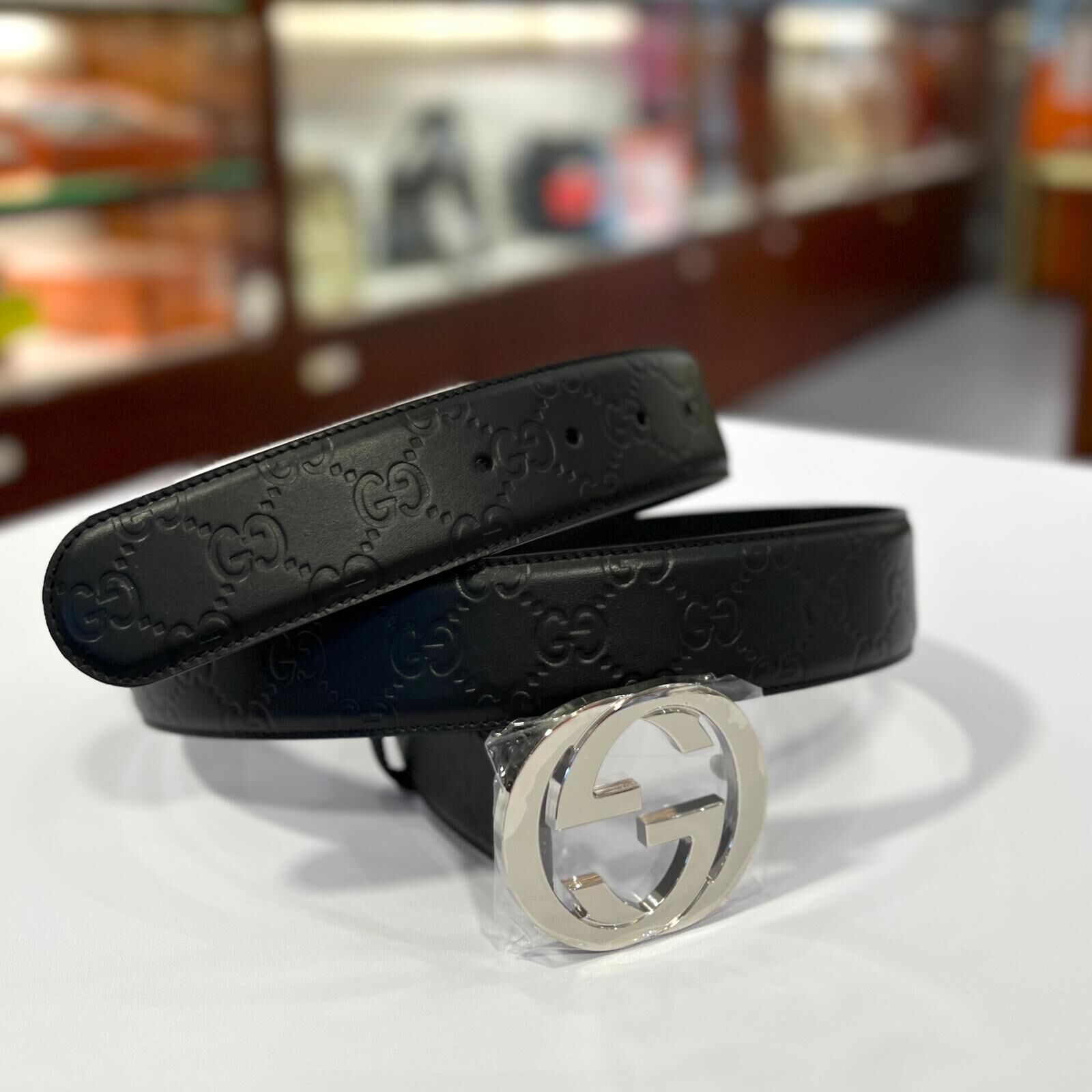 全新GUCCI皮帶 寬4CM 85 碼 411924 CWC1N 1000 黑色壓花牛皮 Gucci Signature/互扣式G銀扣 #BRAND NEW #香榭站正品